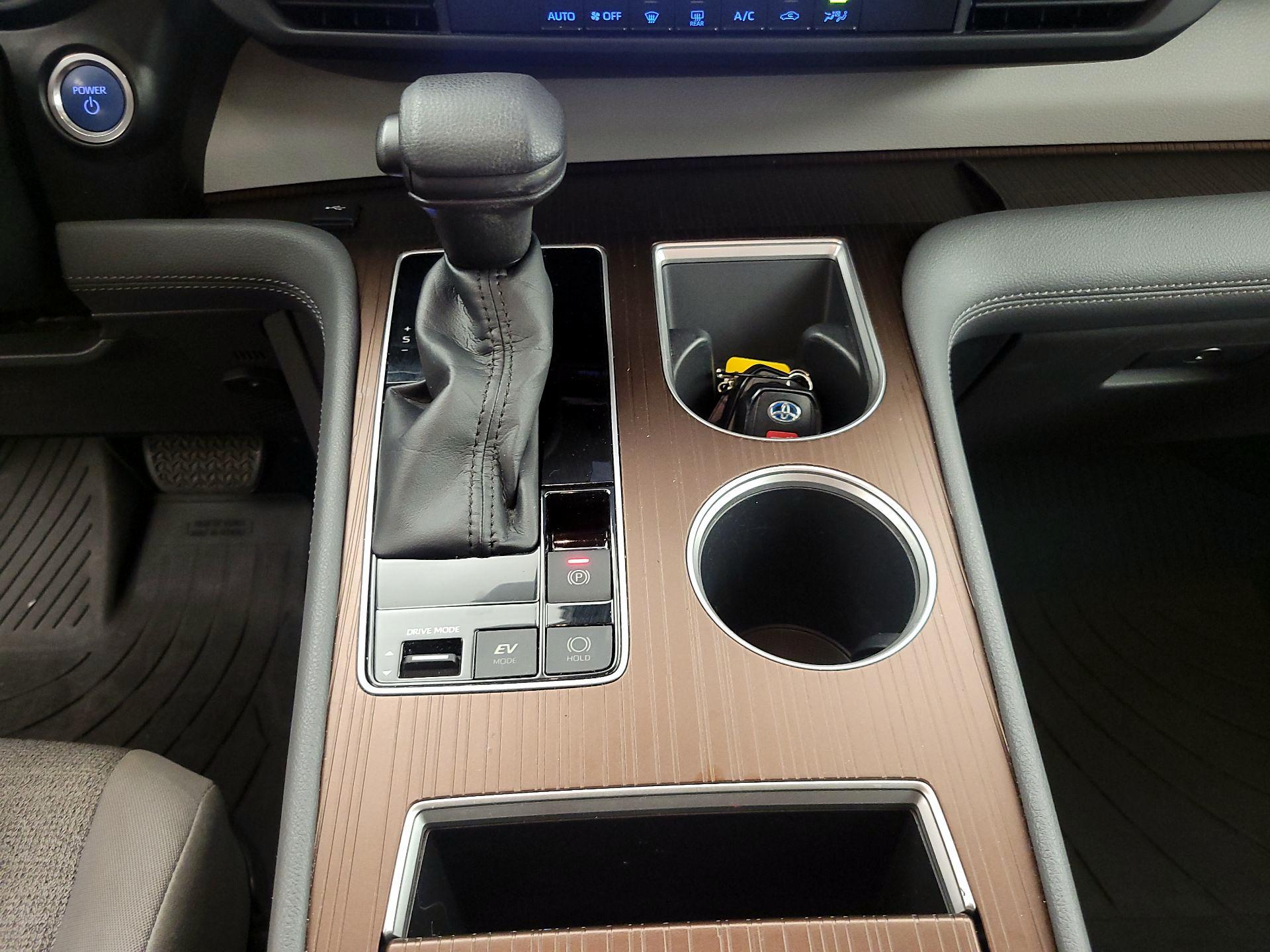 Thumbnail: 2022 Toyota Sienna - 17