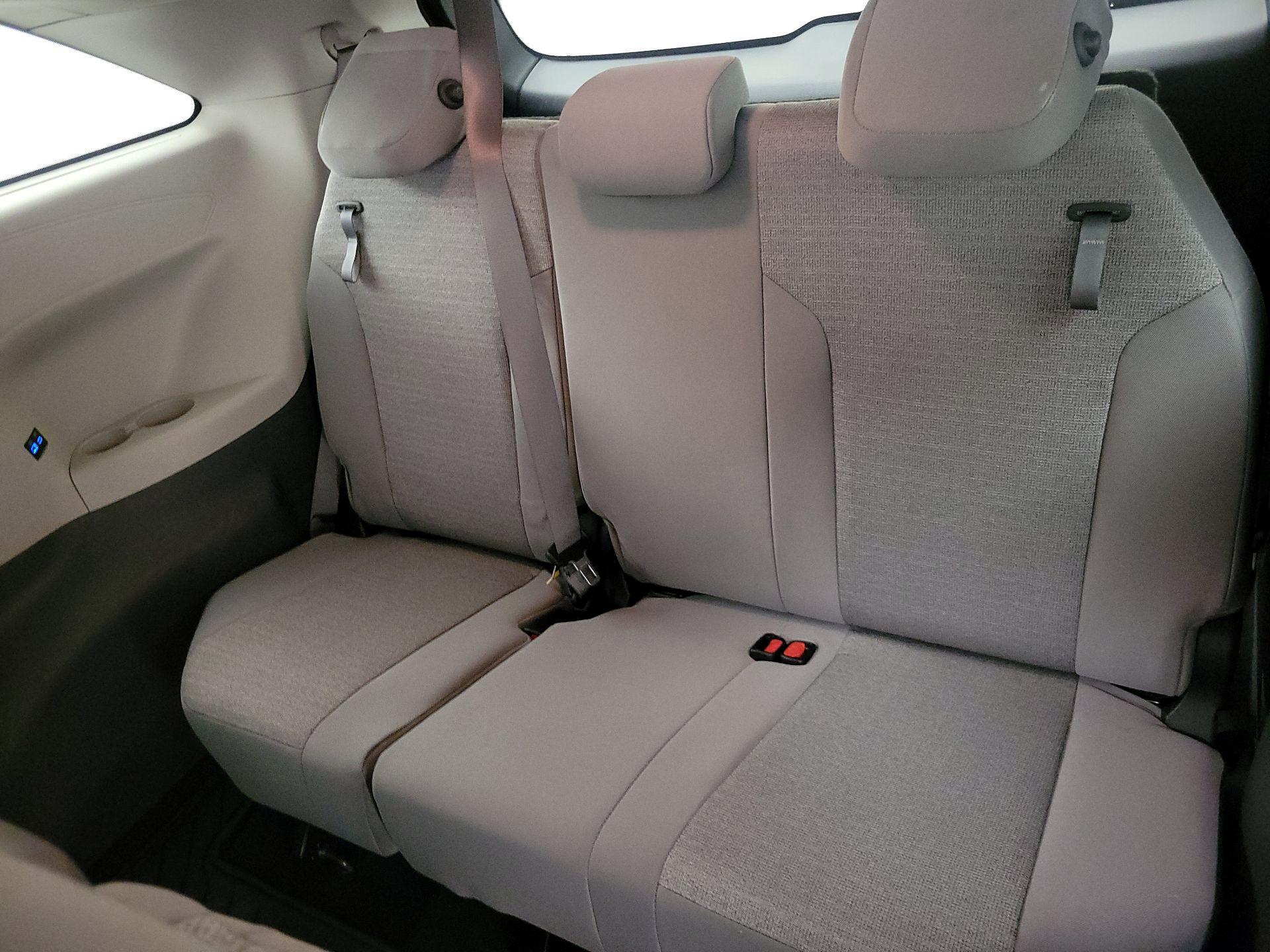 Thumbnail: 2022 Toyota Sienna - 20