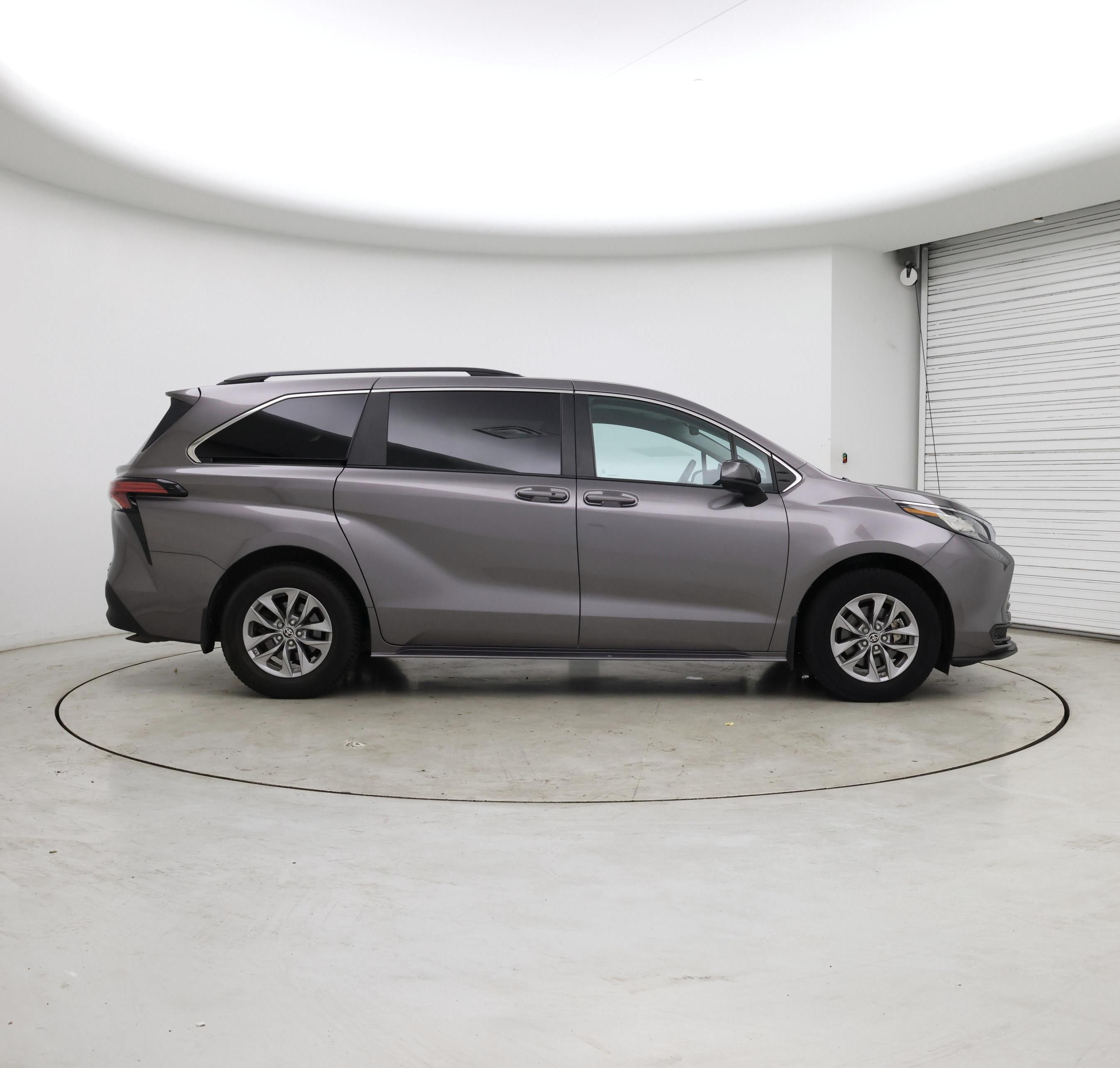 Thumbnail: 2022 Toyota Sienna - 7