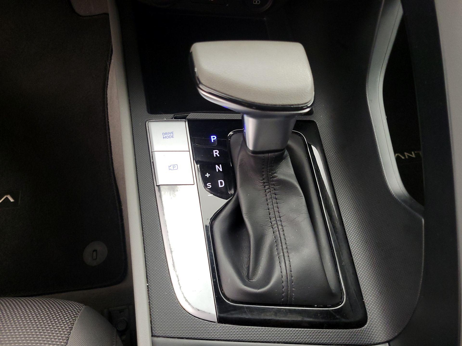 Thumbnail: 2021 Hyundai Elantra - 17
