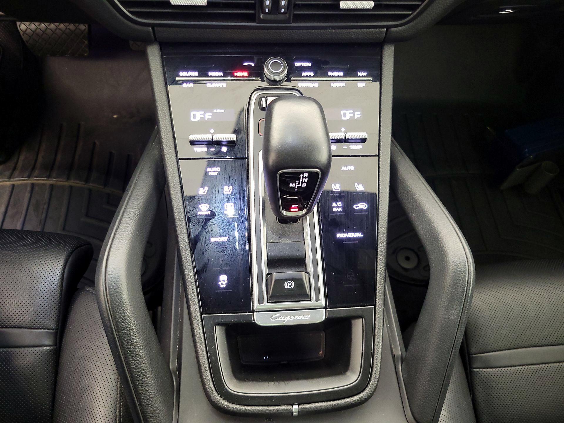 Thumbnail: 2020 Porsche Cayenne - 18