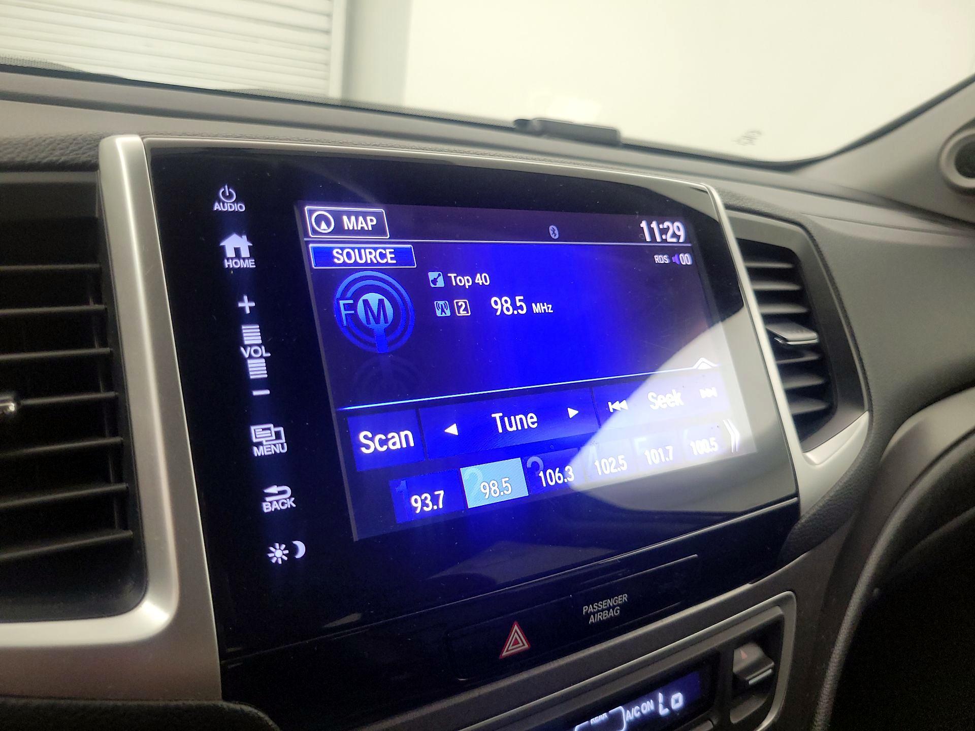 Thumbnail: 2017 Honda Pilot - 16