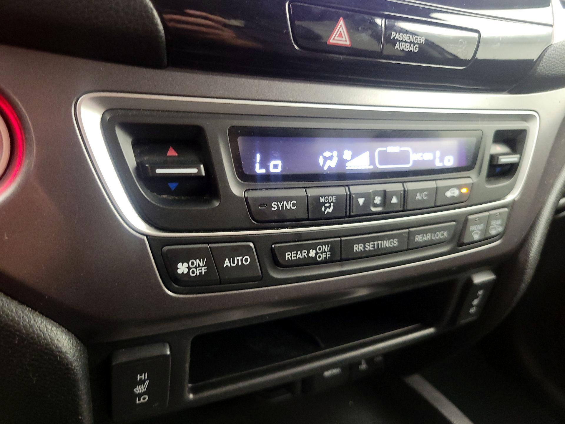 Thumbnail: 2017 Honda Pilot - 17