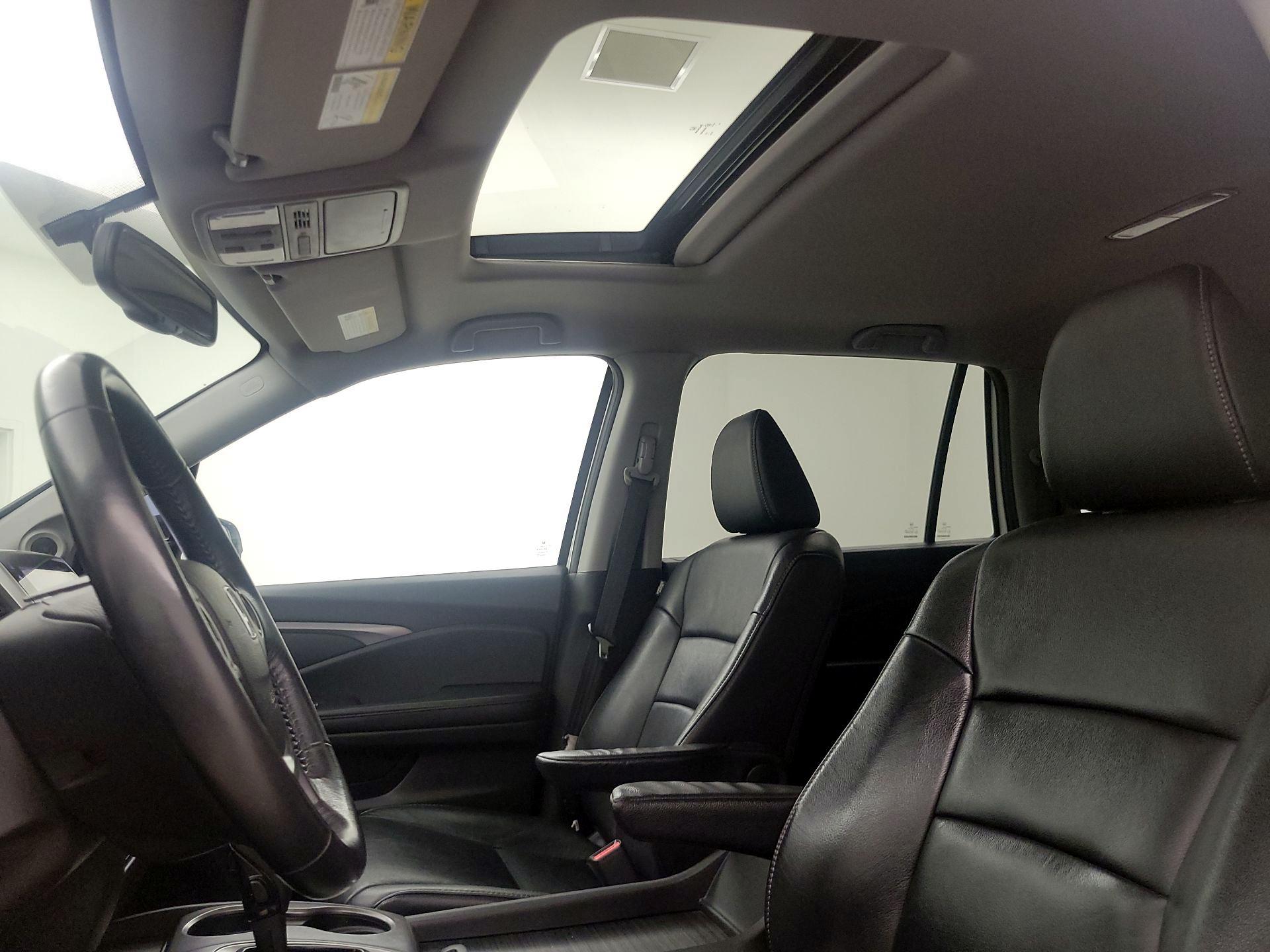 Thumbnail: 2017 Honda Pilot - 20