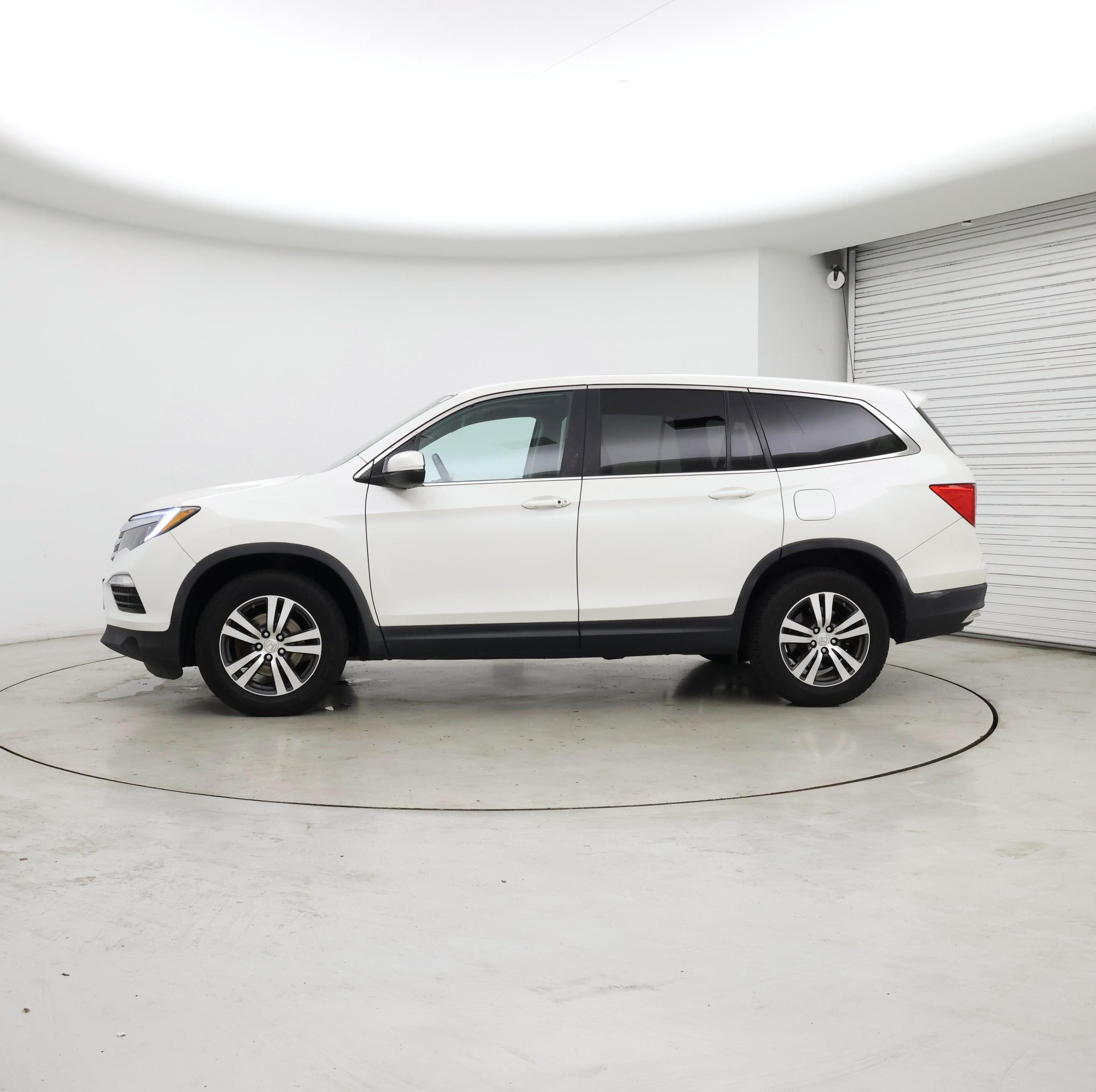 Thumbnail: 2017 Honda Pilot - 3