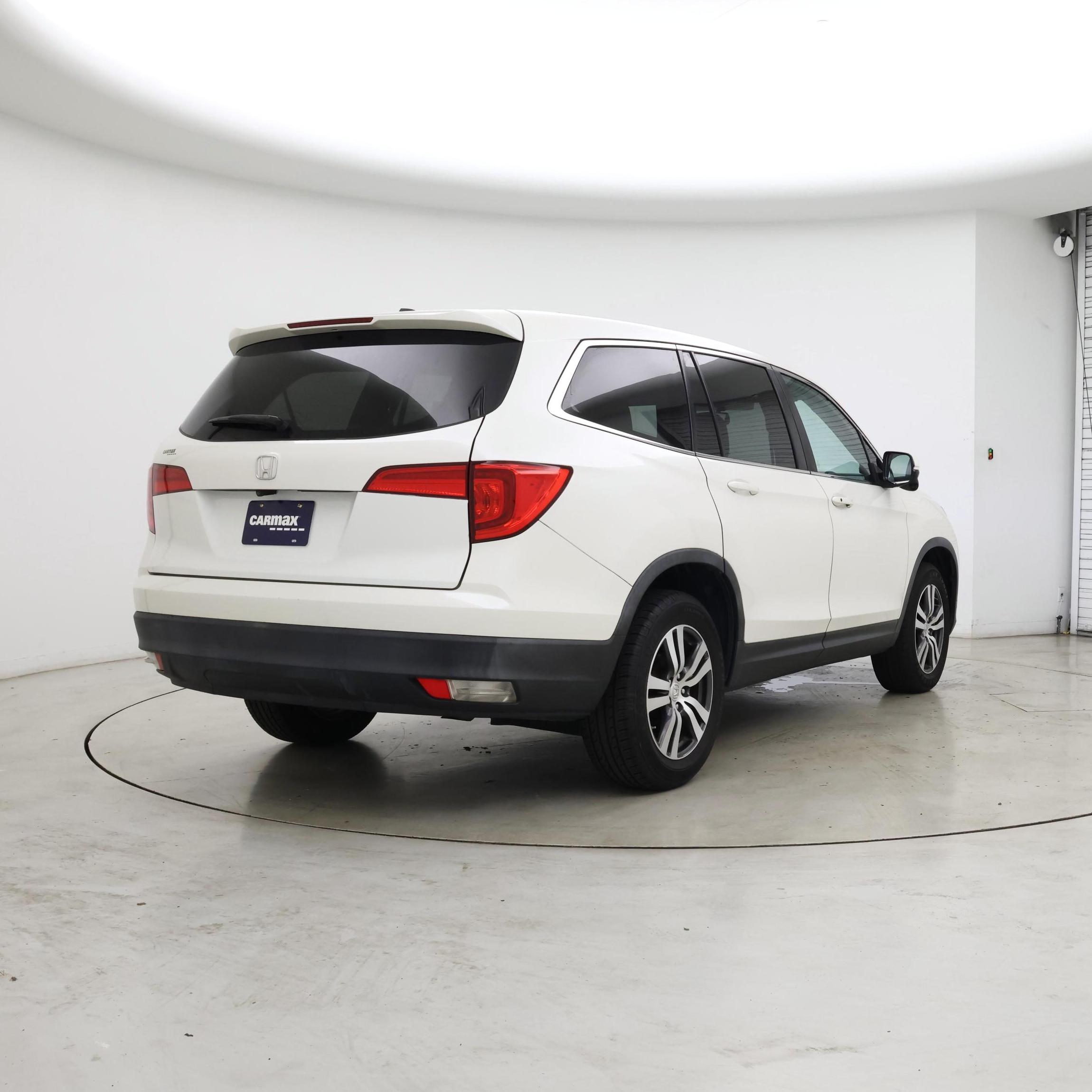 Thumbnail: 2017 Honda Pilot - 8