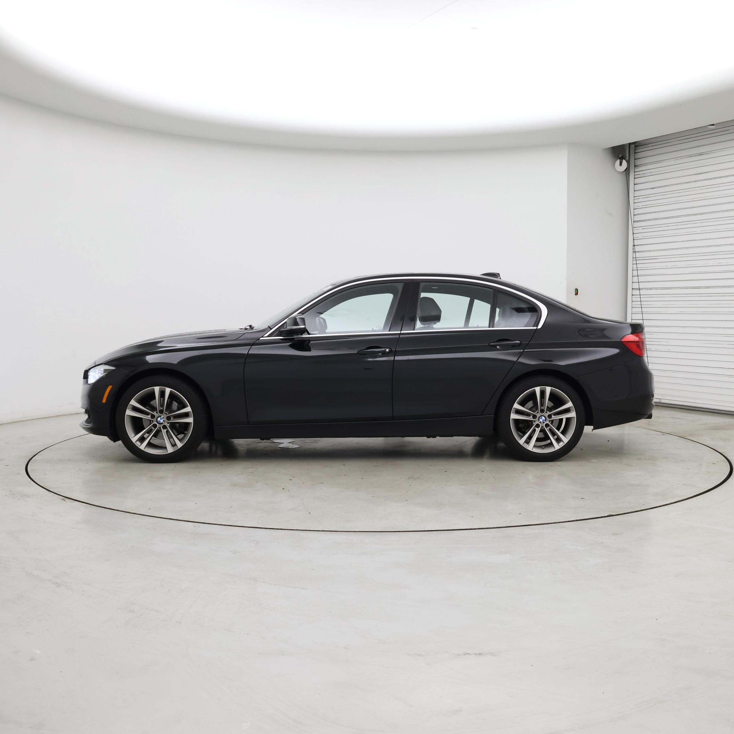 Thumbnail: 2018 BMW 3 Series - 3