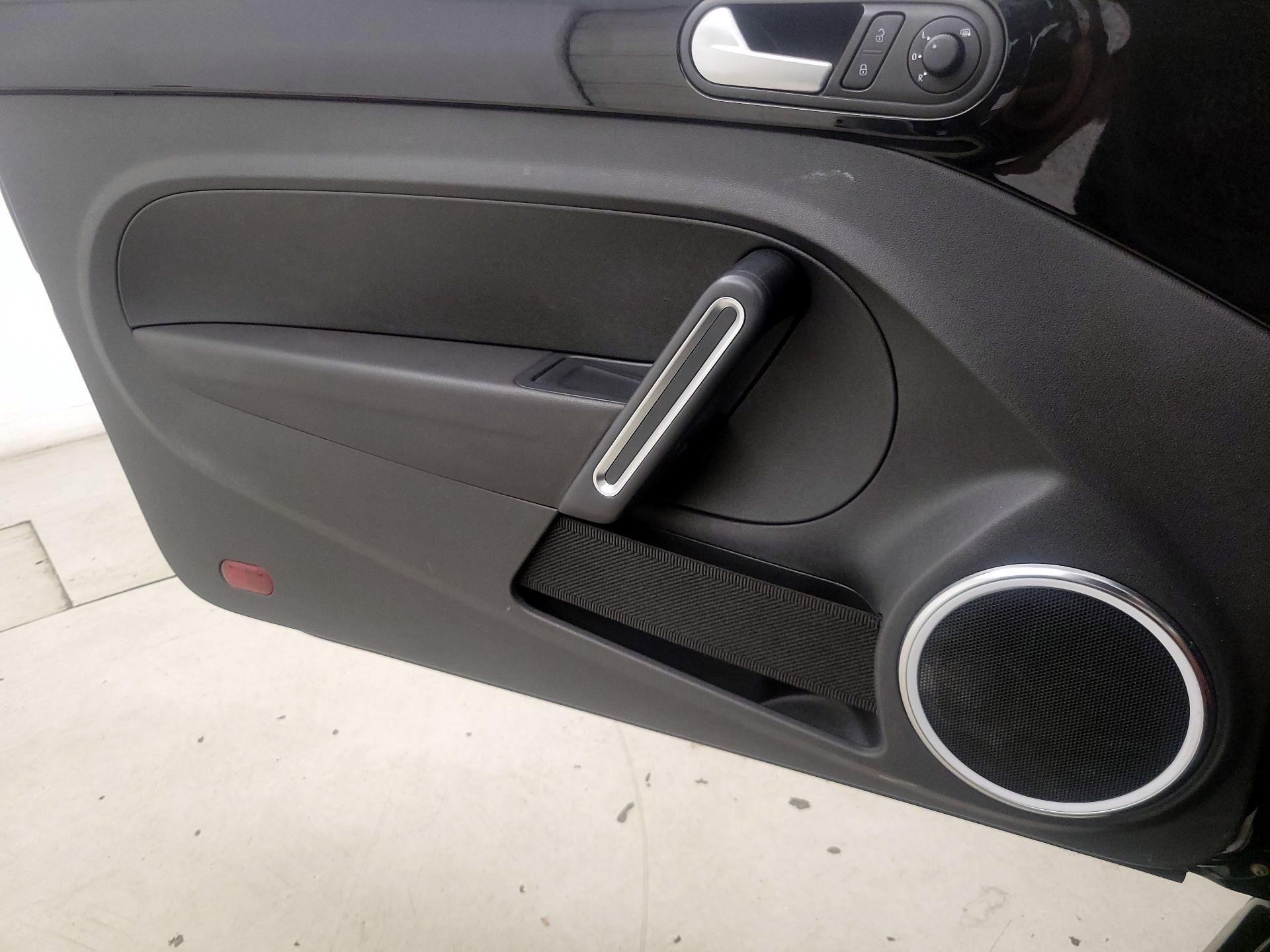 Thumbnail: 2013 Volkswagen Beetle - 12