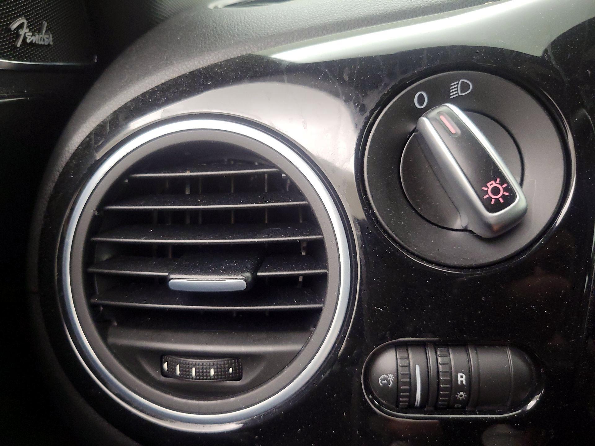 Thumbnail: 2013 Volkswagen Beetle - 13