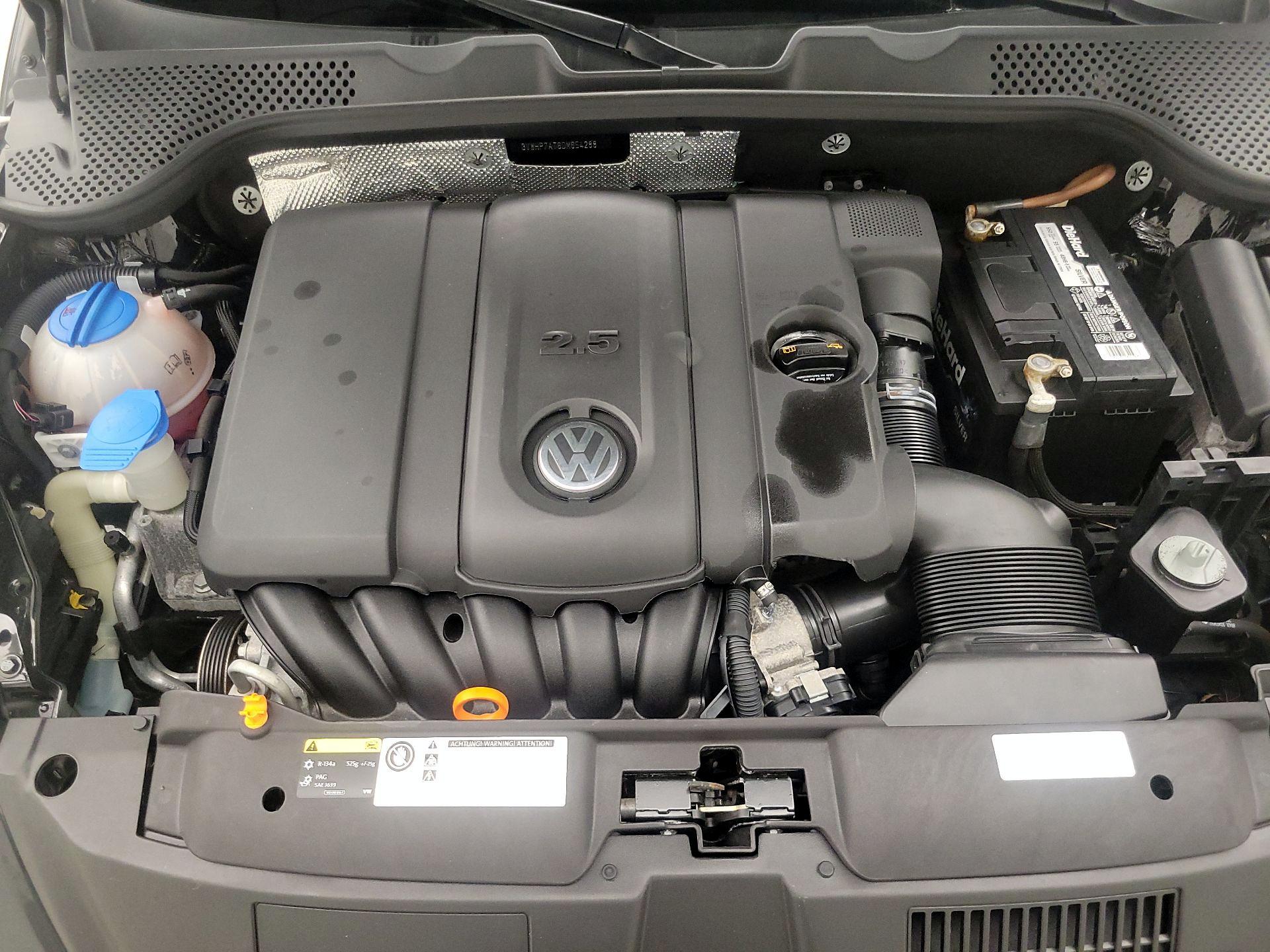 Thumbnail: 2013 Volkswagen Beetle - 20
