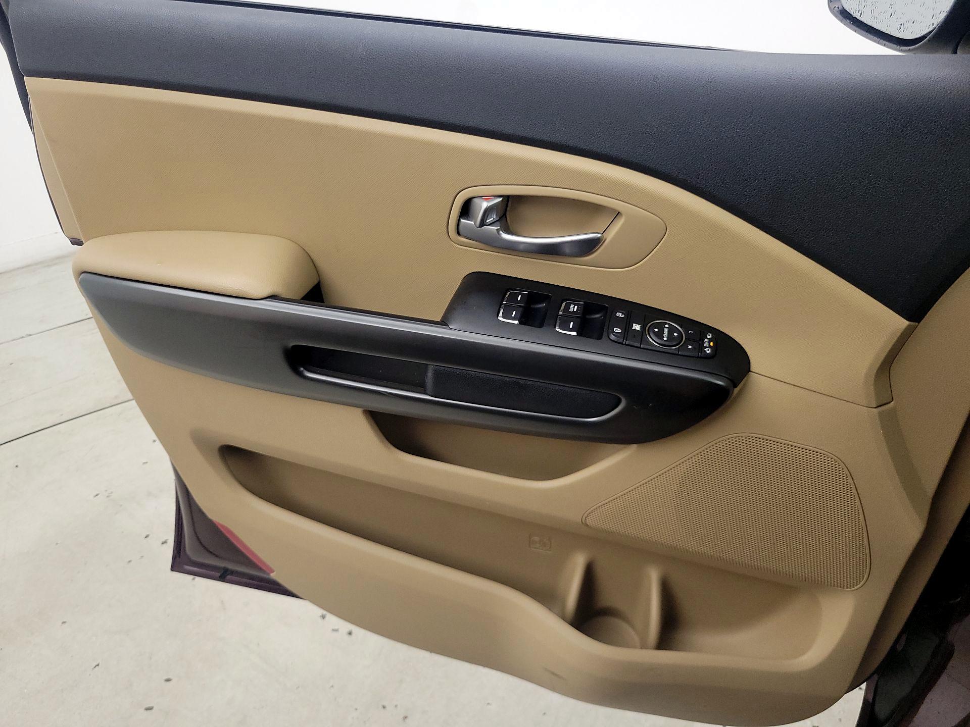 Thumbnail: 2017 Kia Sedona - 12