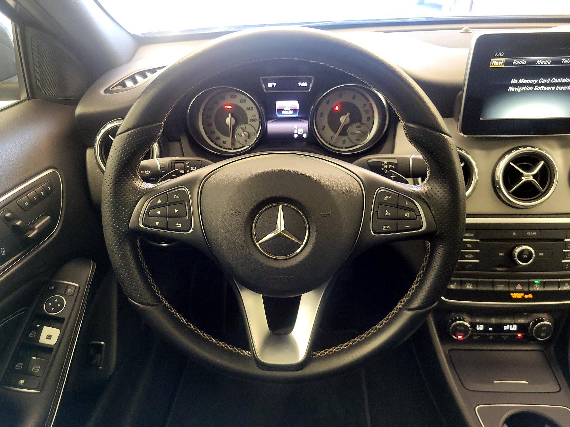 Thumbnail: 2016 Mercedes-Benz GLA - 10