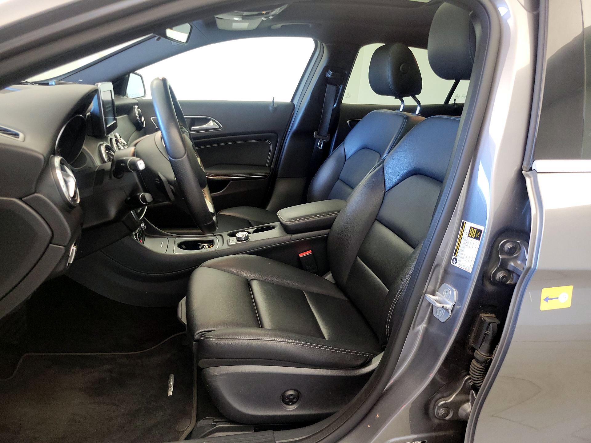 Thumbnail: 2016 Mercedes-Benz GLA - 11