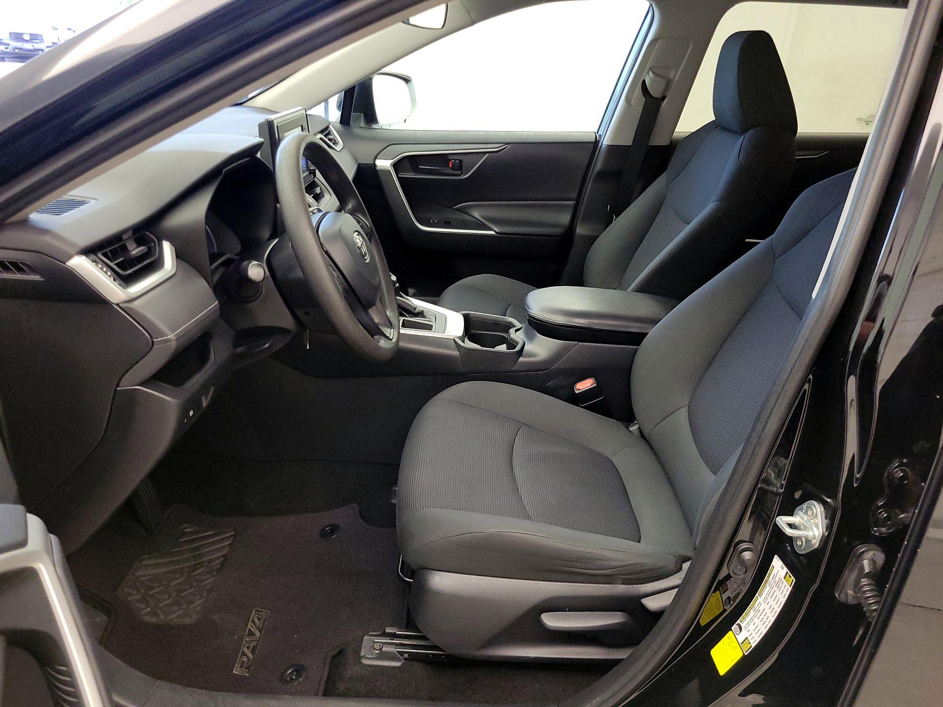 Thumbnail: 2019 Toyota RAV4 - 9
