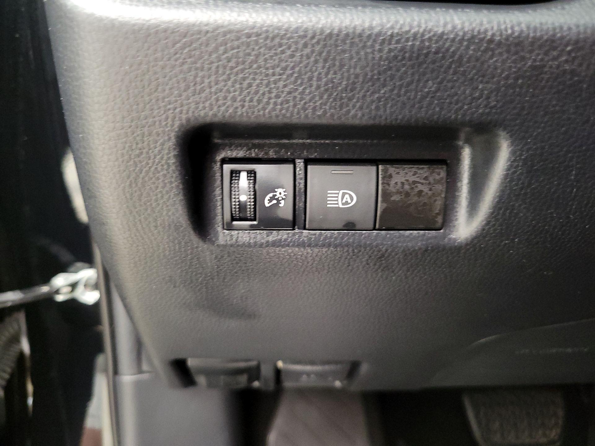 Thumbnail: 2019 Toyota RAV4 - 11