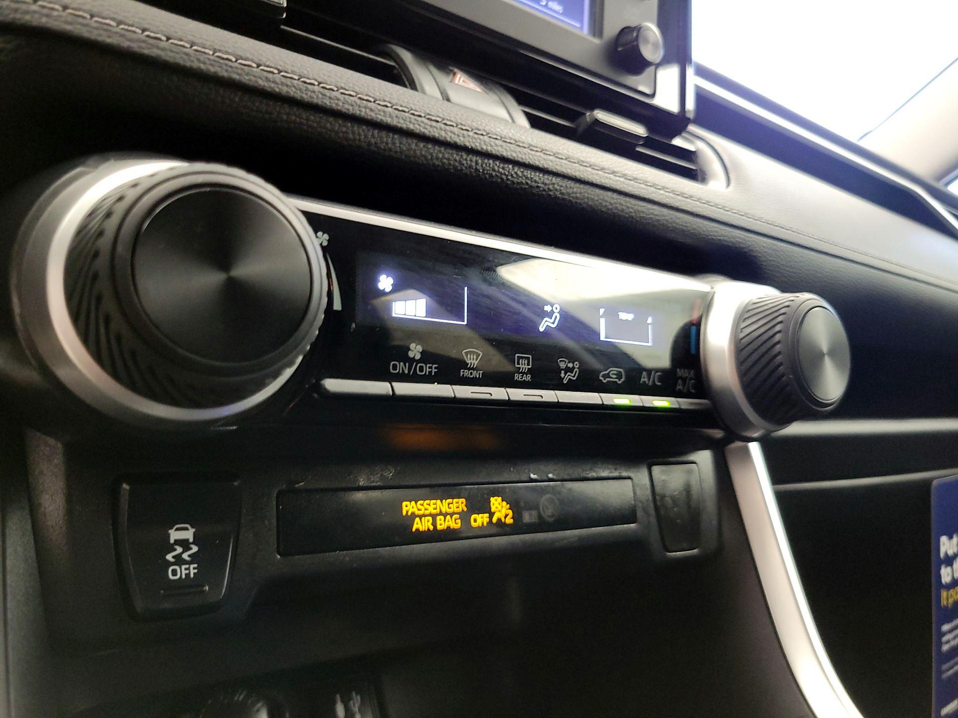 Thumbnail: 2019 Toyota RAV4 - 14