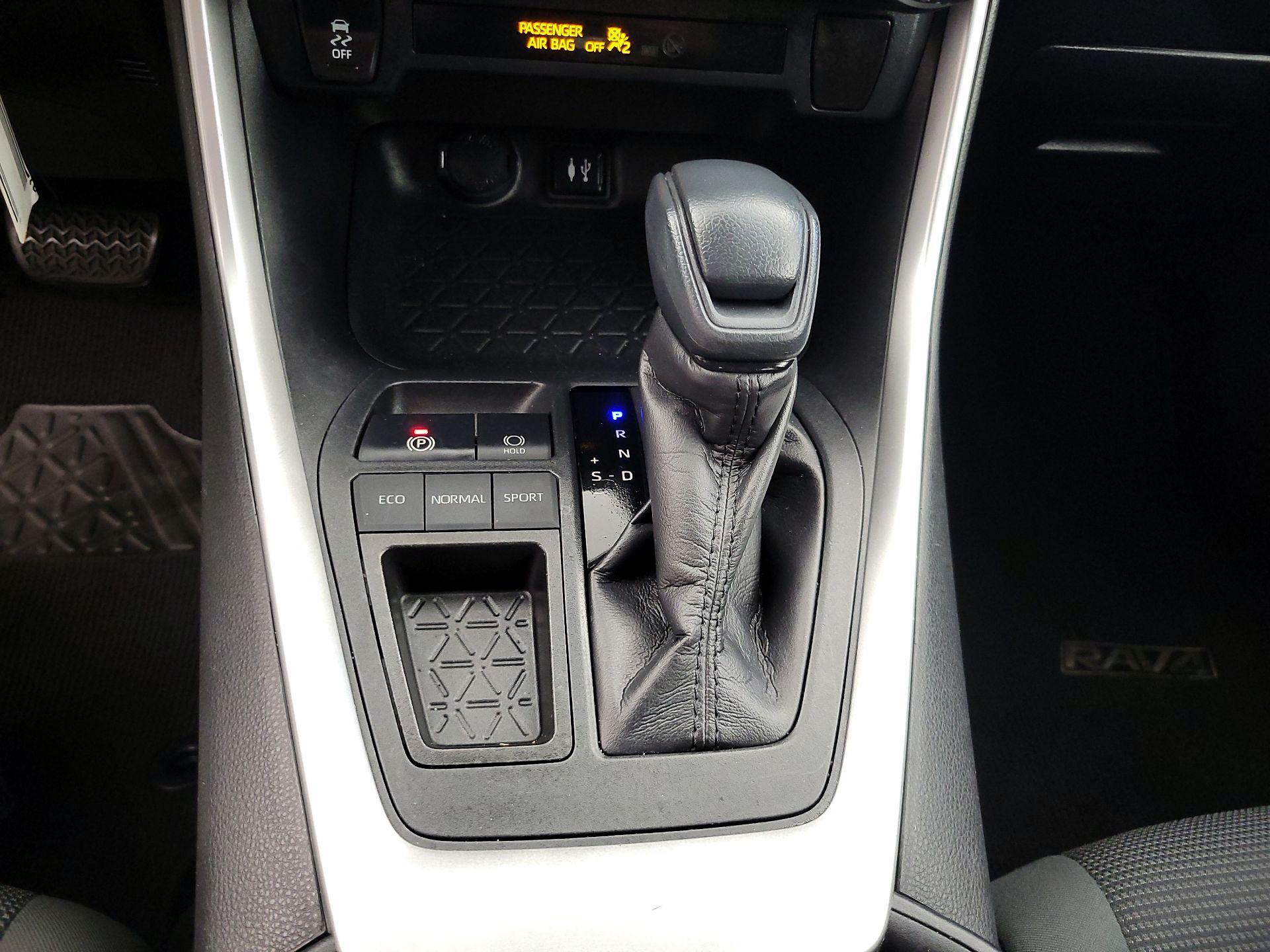 Thumbnail: 2019 Toyota RAV4 - 15