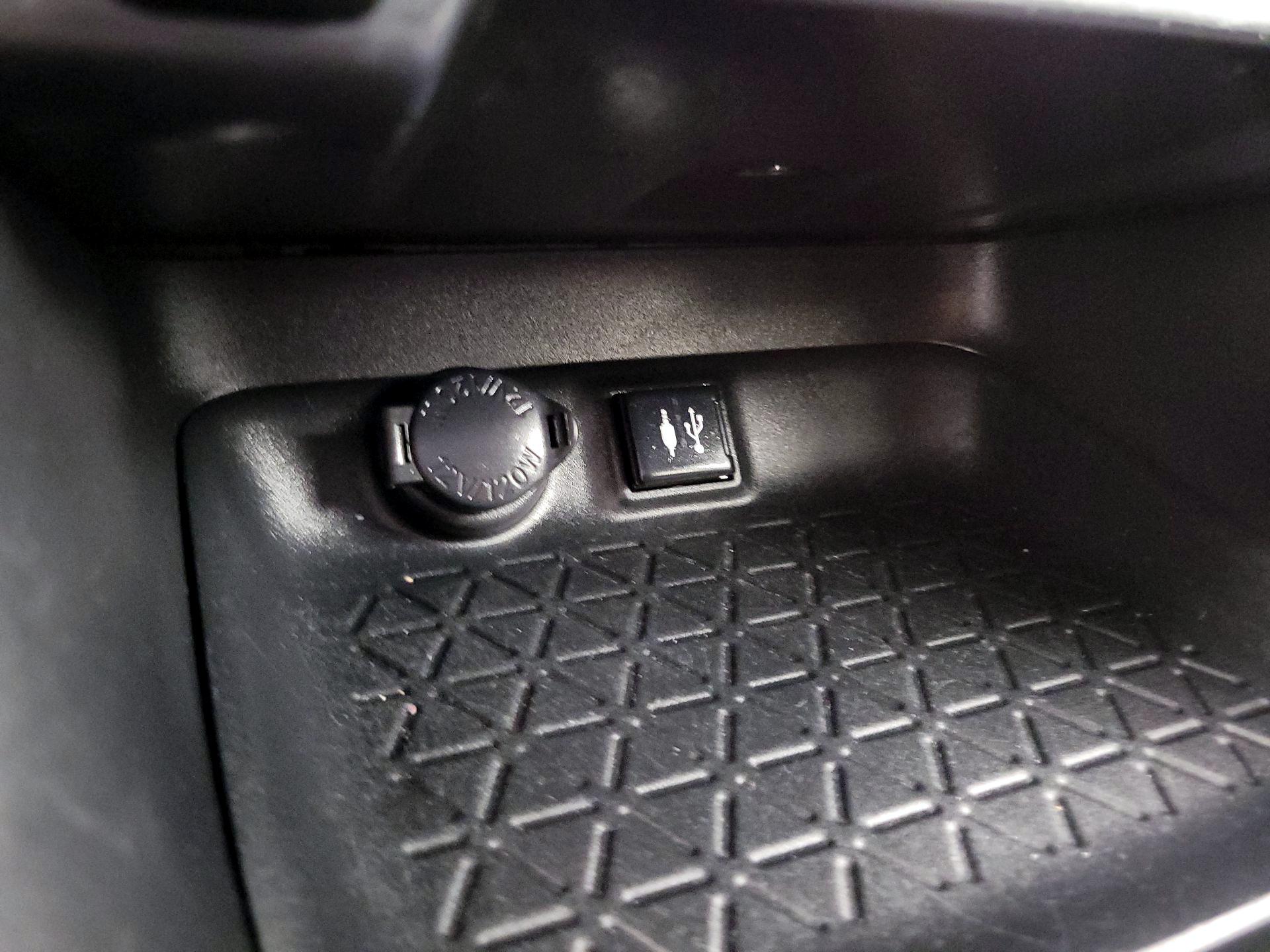 Thumbnail: 2019 Toyota RAV4 - 16
