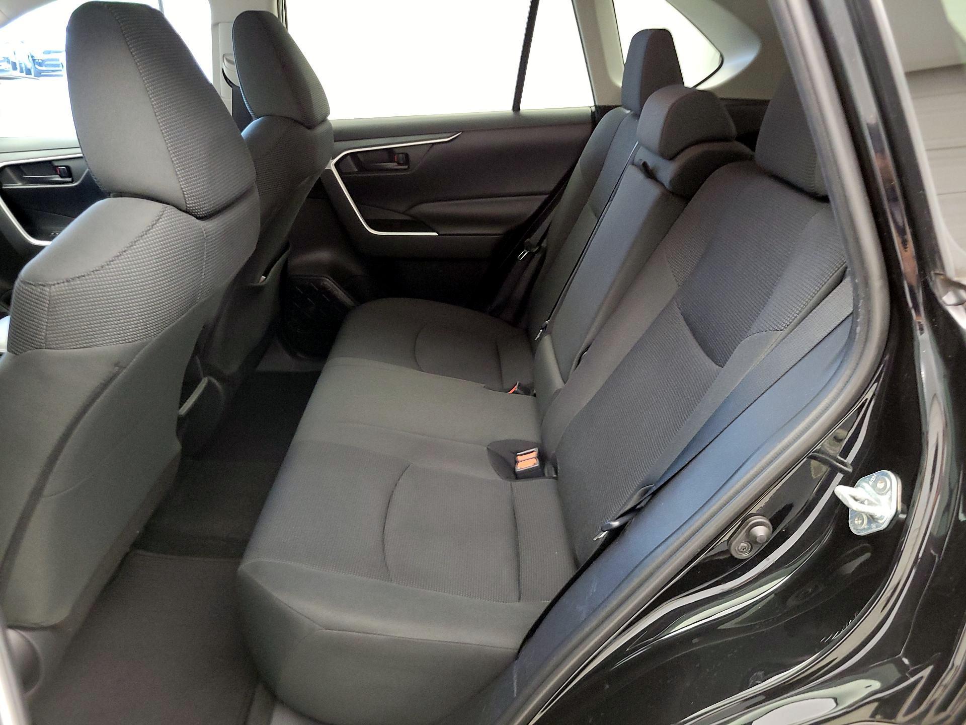 Thumbnail: 2019 Toyota RAV4 - 17