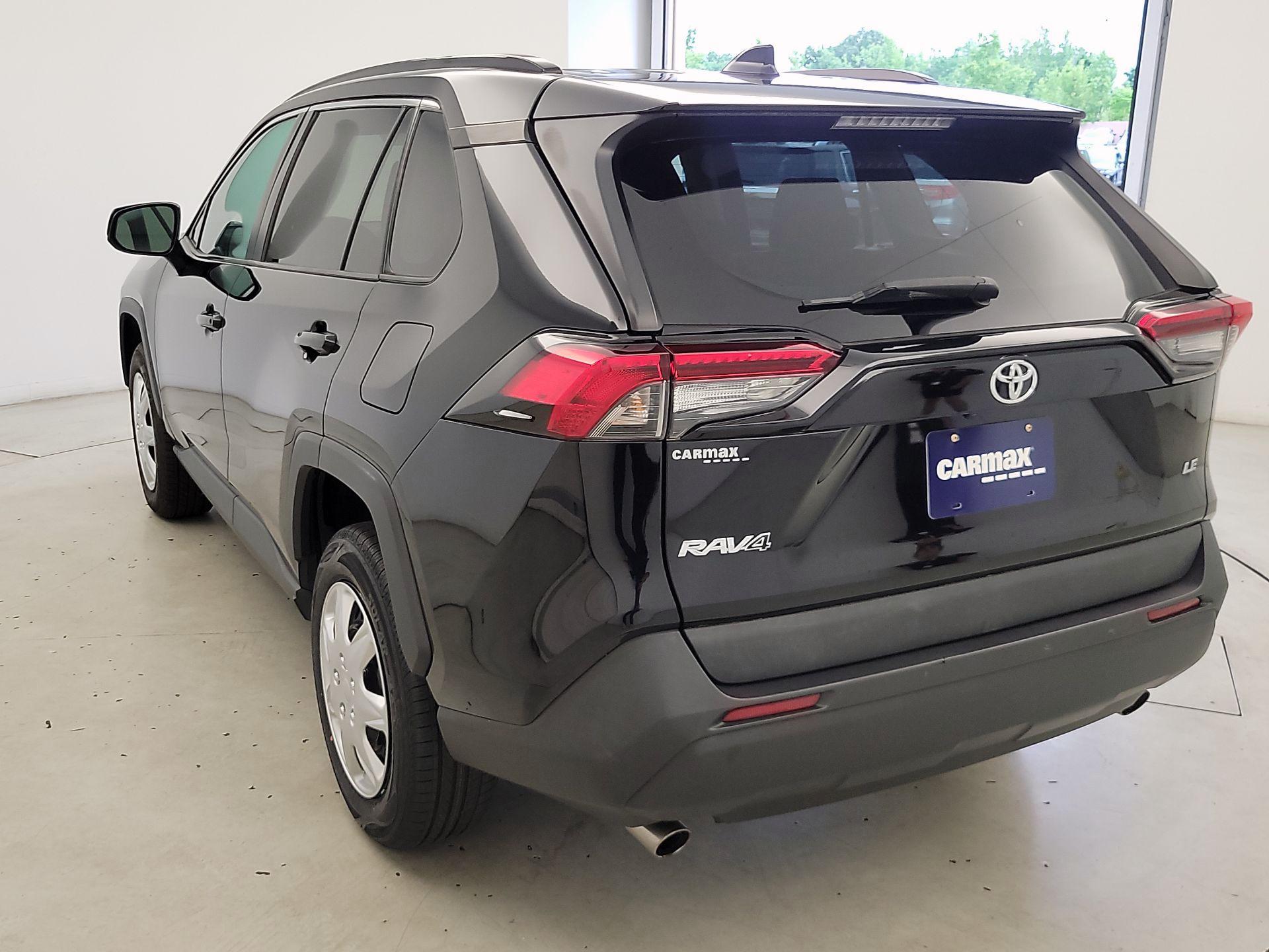 Thumbnail: 2019 Toyota RAV4 - 7