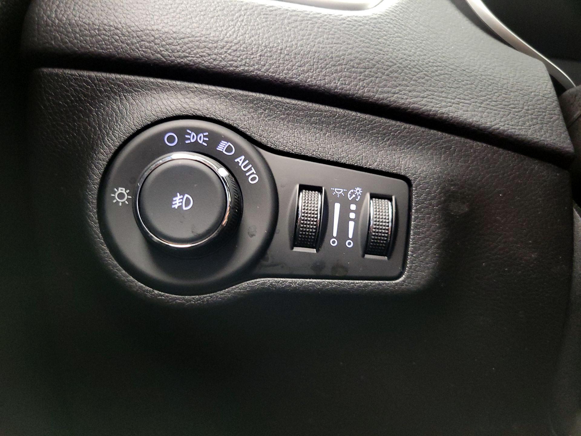 Thumbnail: 2017 Jeep Compass - 13