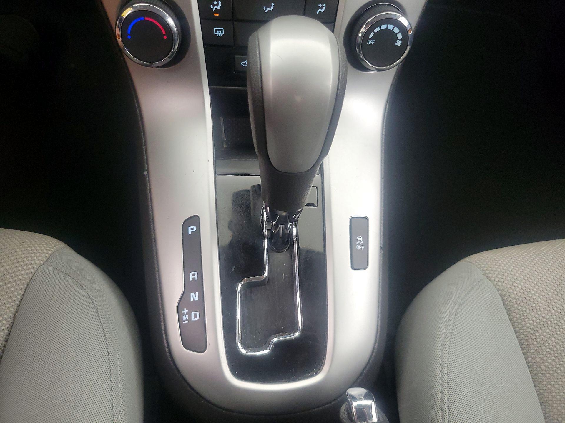Thumbnail: 2016 Chevrolet Cruze - 16