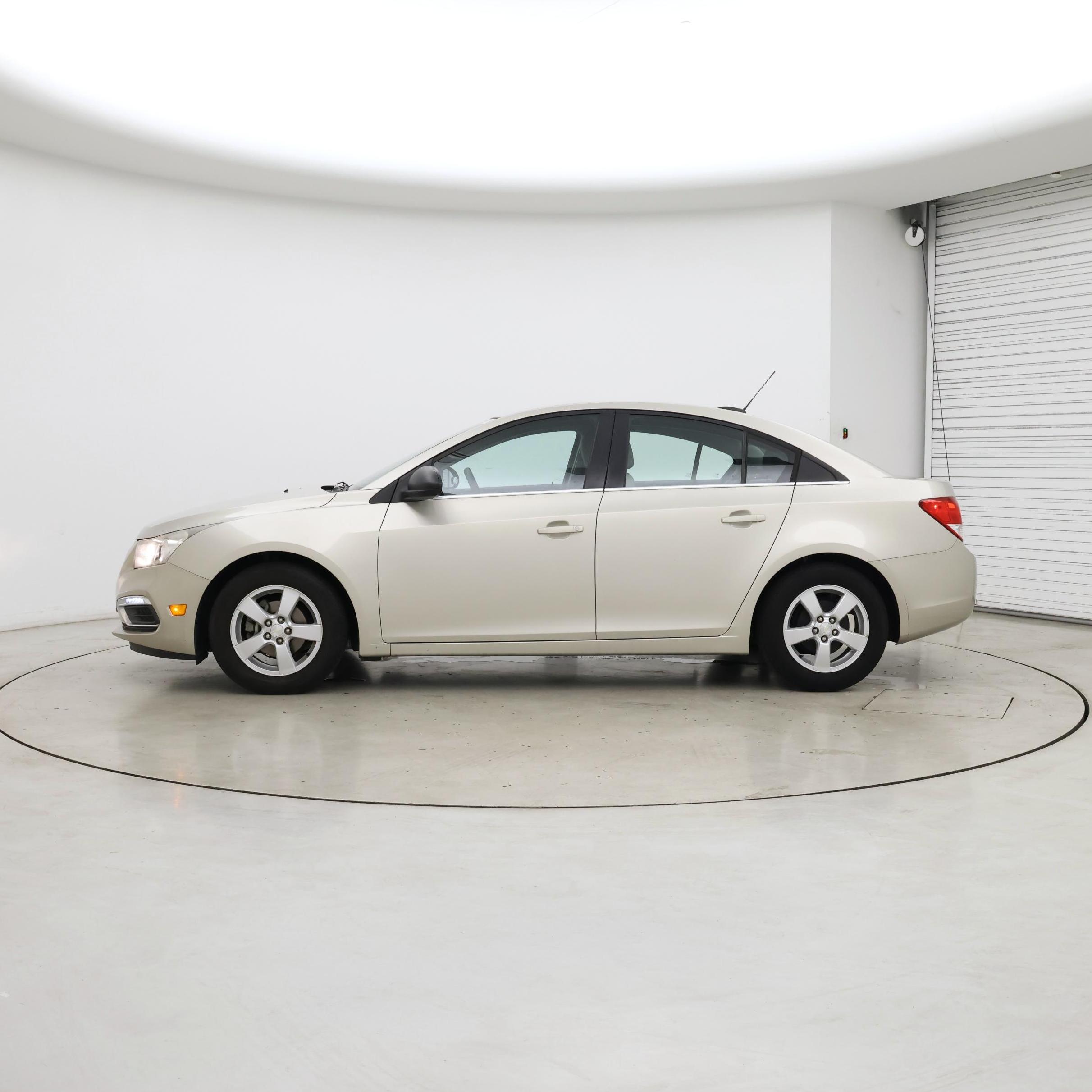 Thumbnail: 2016 Chevrolet Cruze - 3