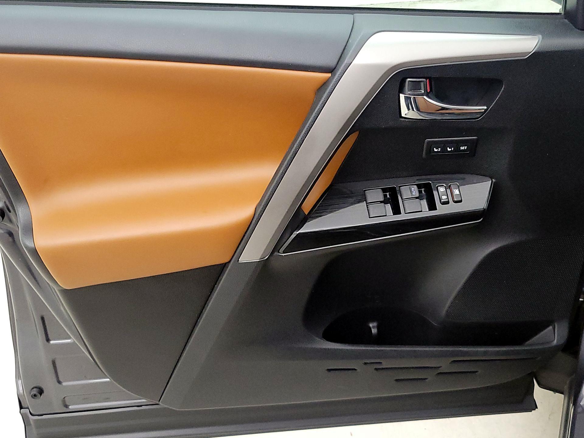 Thumbnail: 2018 Toyota RAV4 - 12