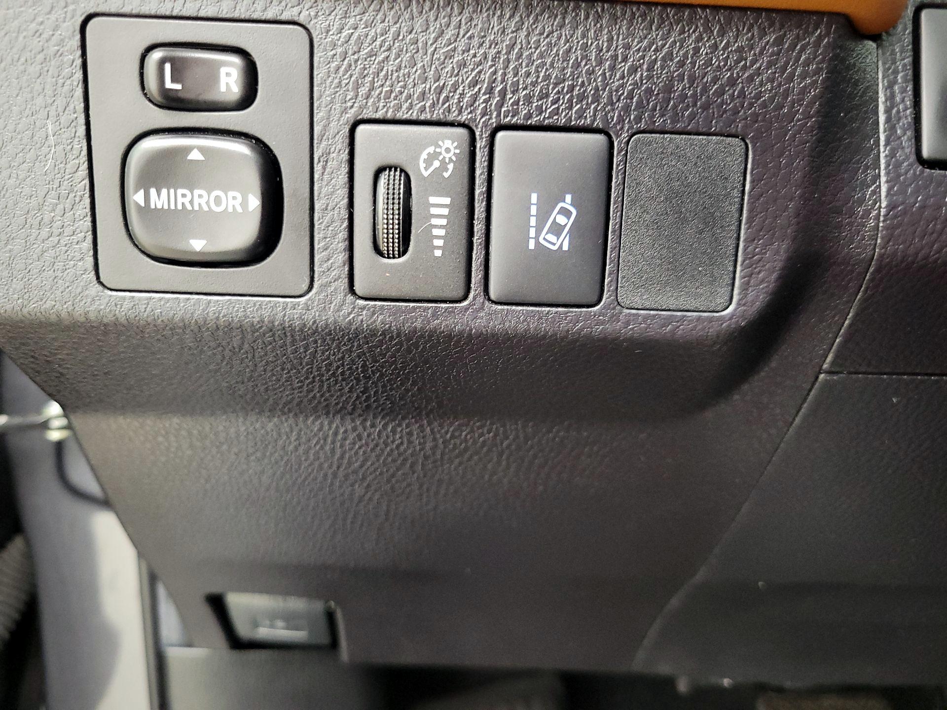 Thumbnail: 2018 Toyota RAV4 - 13