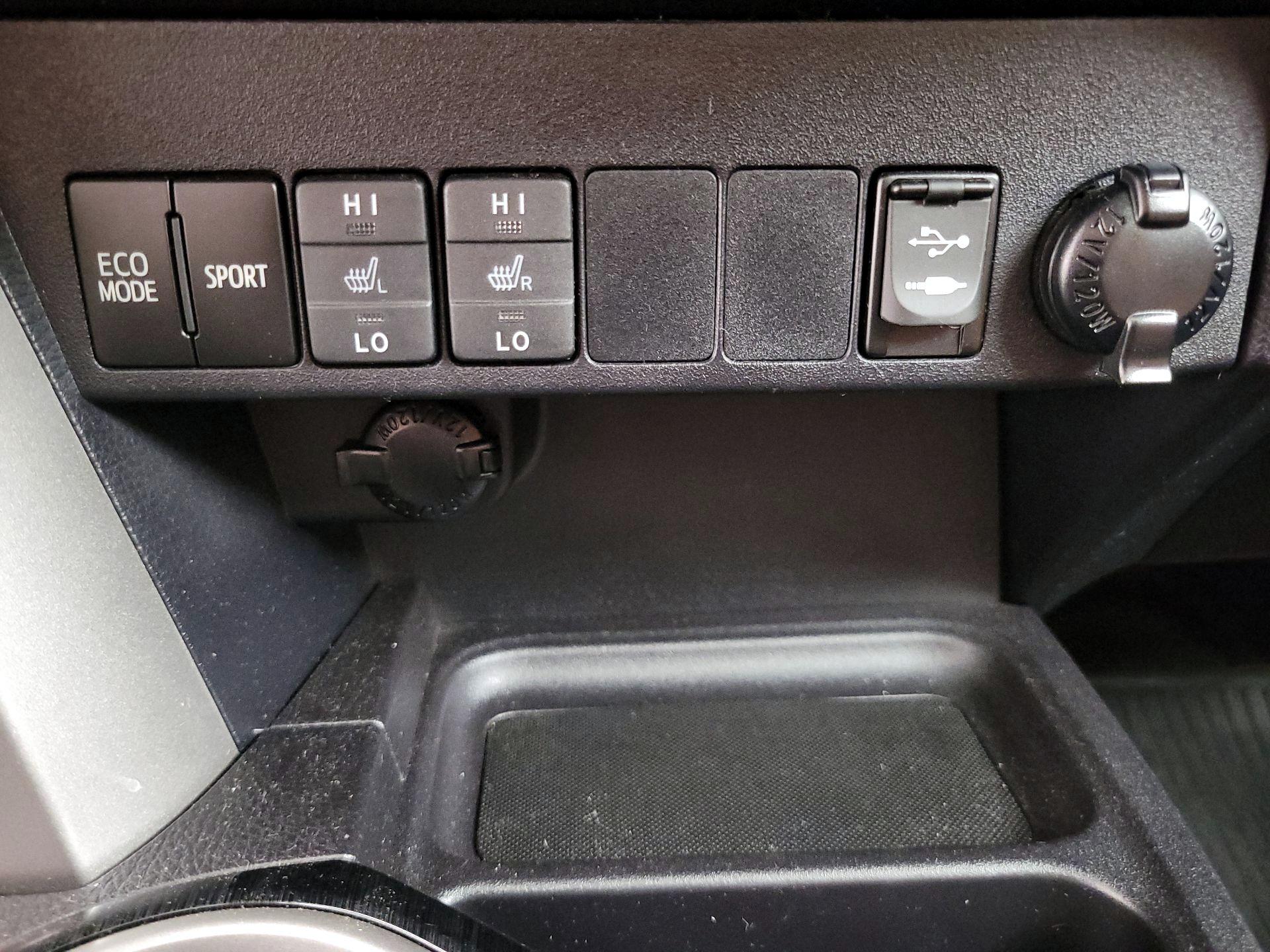 Thumbnail: 2018 Toyota RAV4 - 19