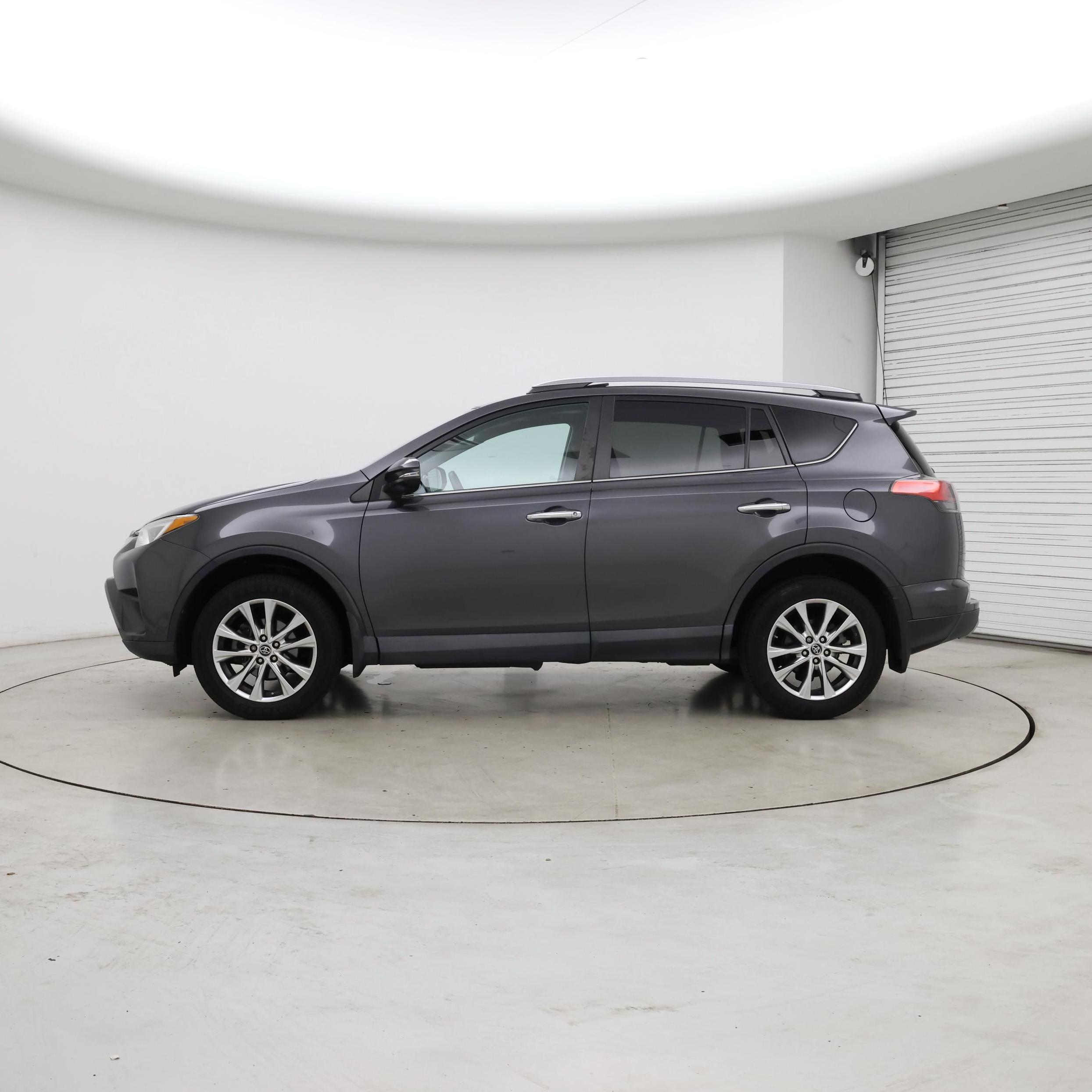 Thumbnail: 2018 Toyota RAV4 - 3