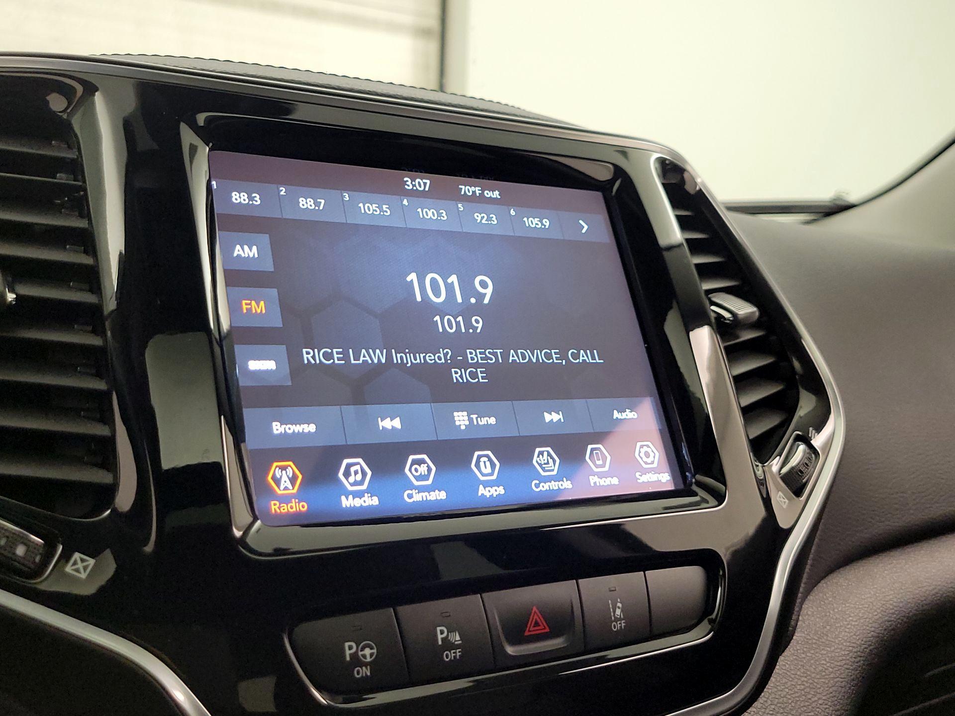 Thumbnail: 2021 Jeep Cherokee - 15