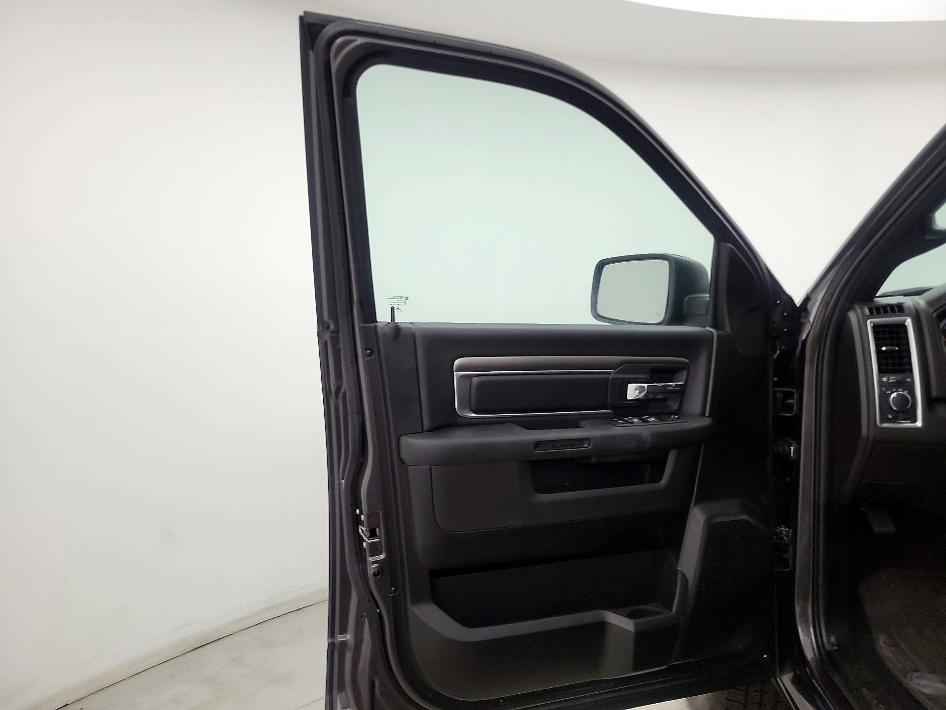 Thumbnail: 2022 RAM 1500 Classic - 12