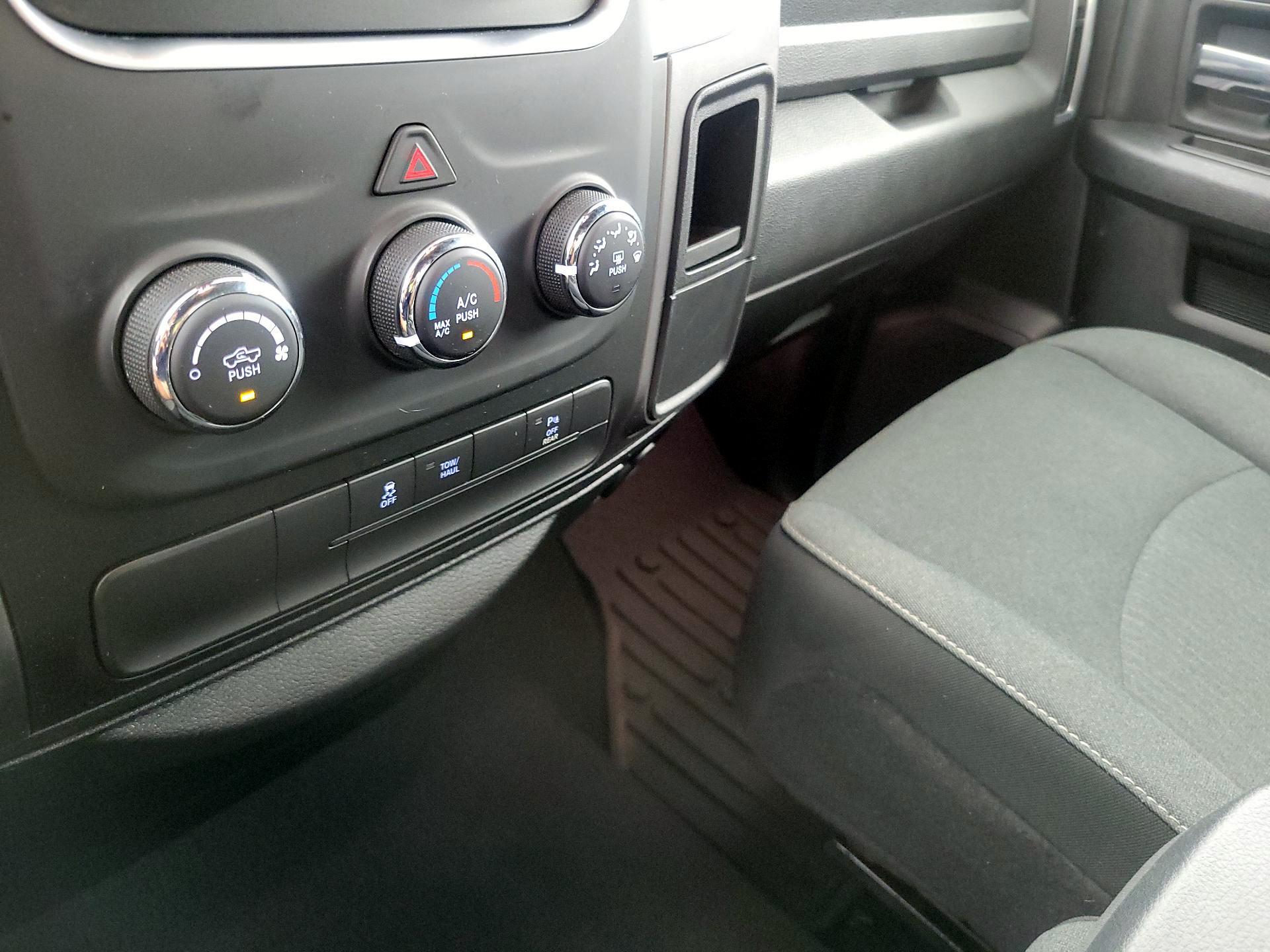 Thumbnail: 2022 RAM 1500 Classic - 16