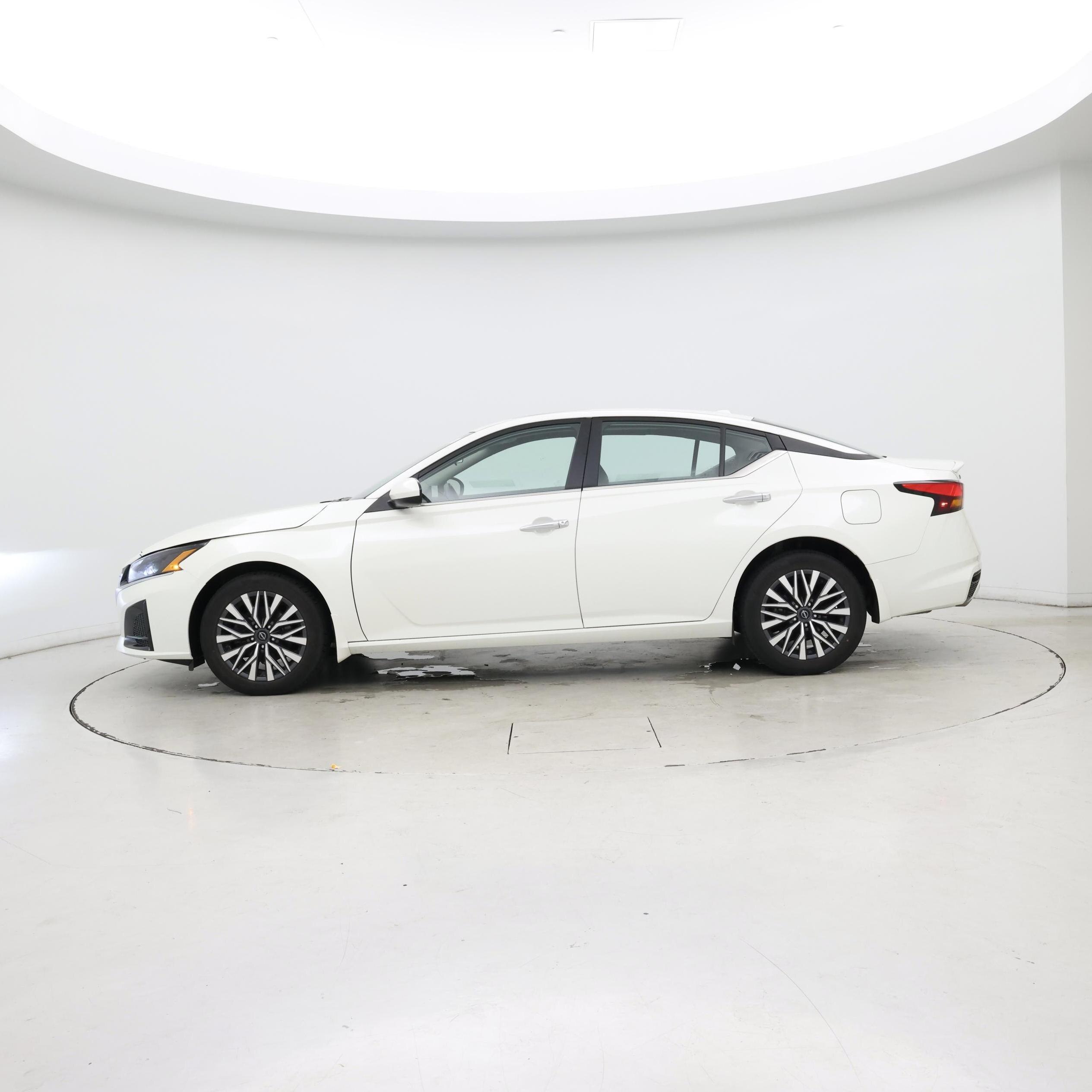 Thumbnail: 2023 Nissan Altima - 3
