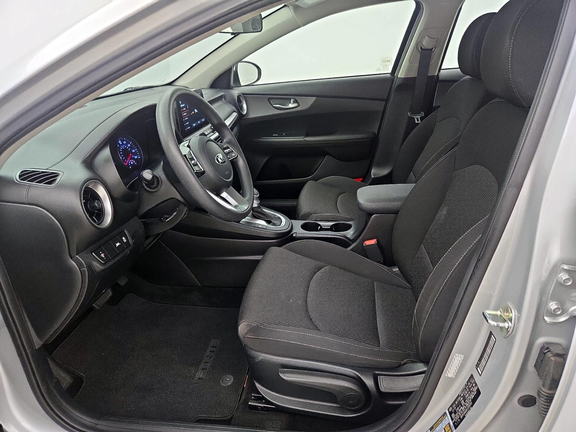 Thumbnail: 2020 Kia Forte - 11