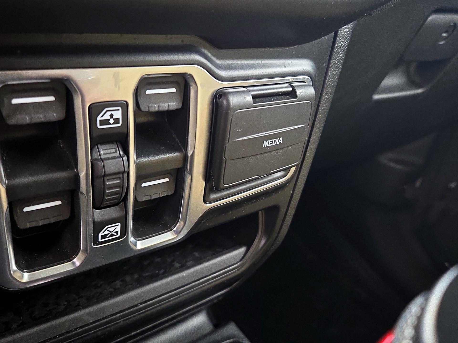 Thumbnail: 2022 Jeep Gladiator - 19