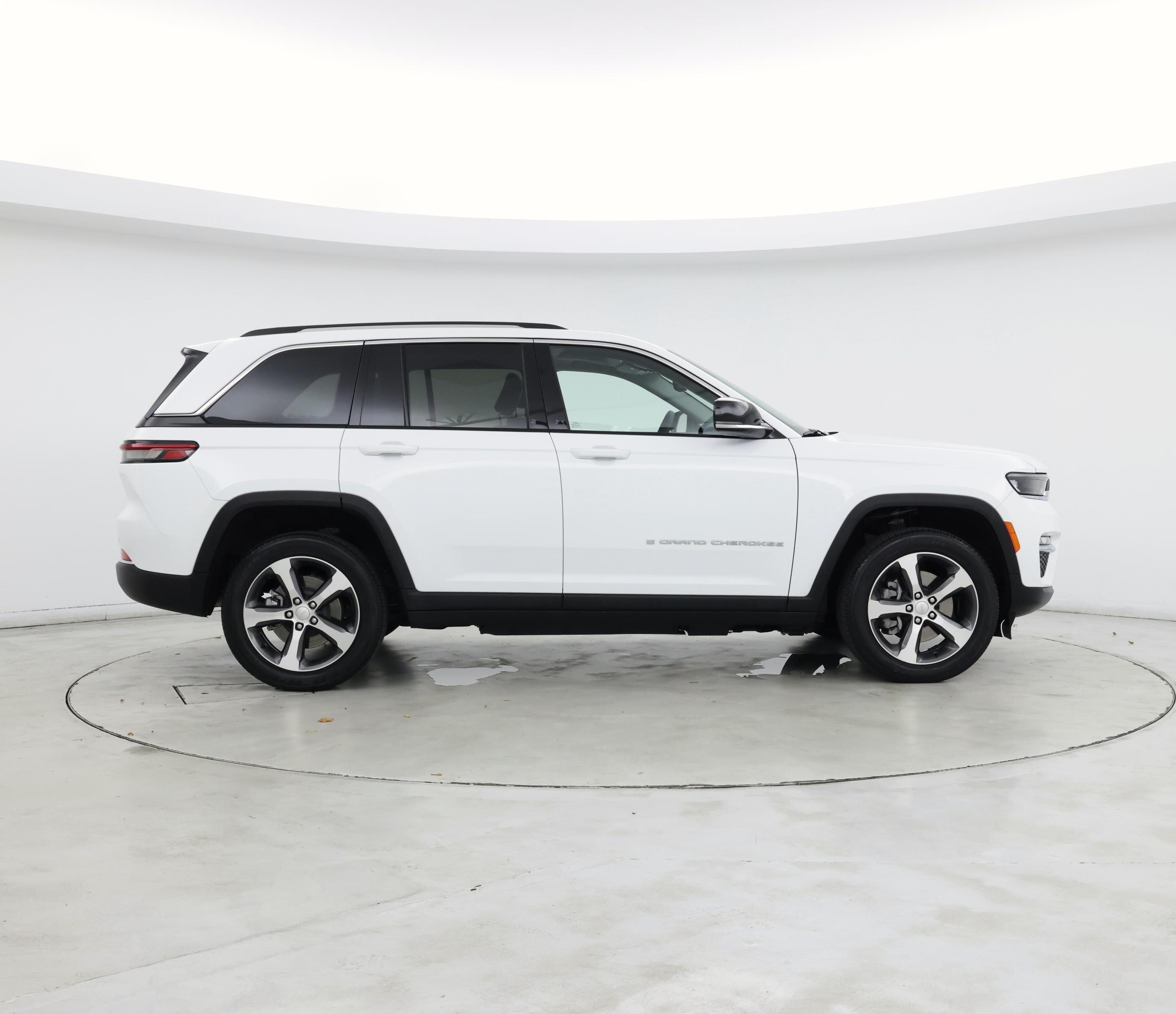 Thumbnail: 2023 Jeep Grand Cherokee - 7