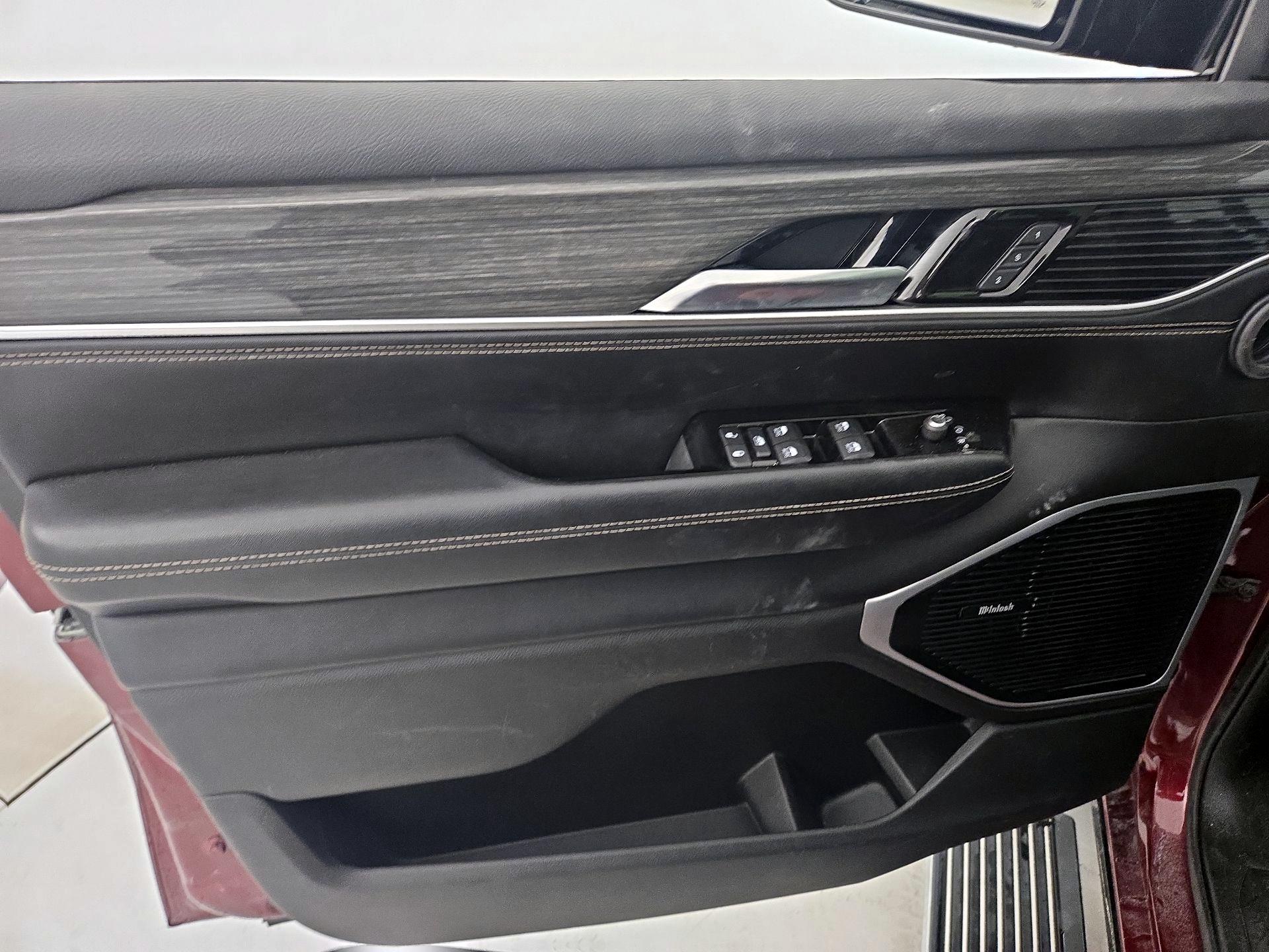 Thumbnail: 2022 Jeep Wagoneer - 12