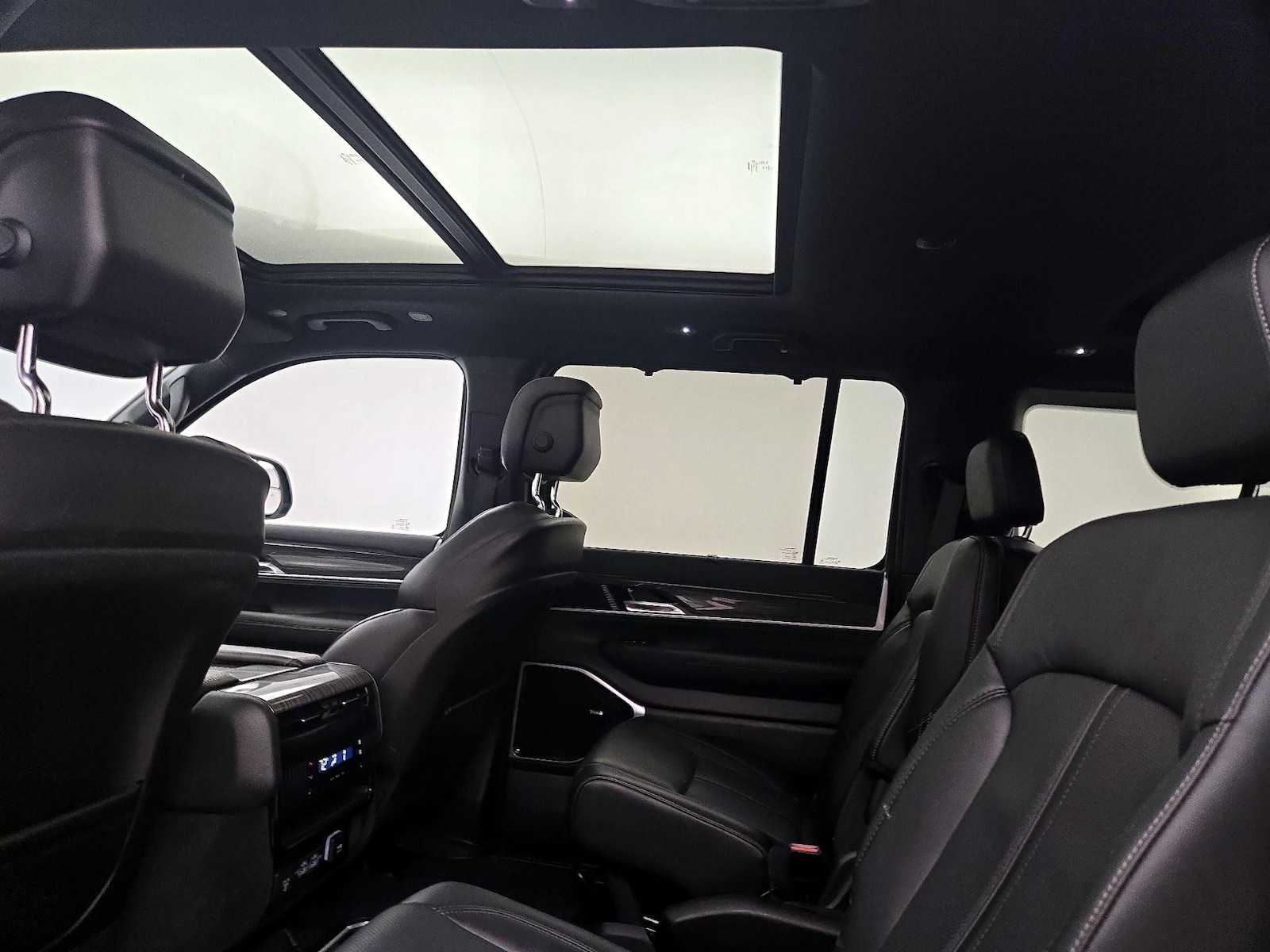 2022 Jeep Wagoneer Series III - Photo 27