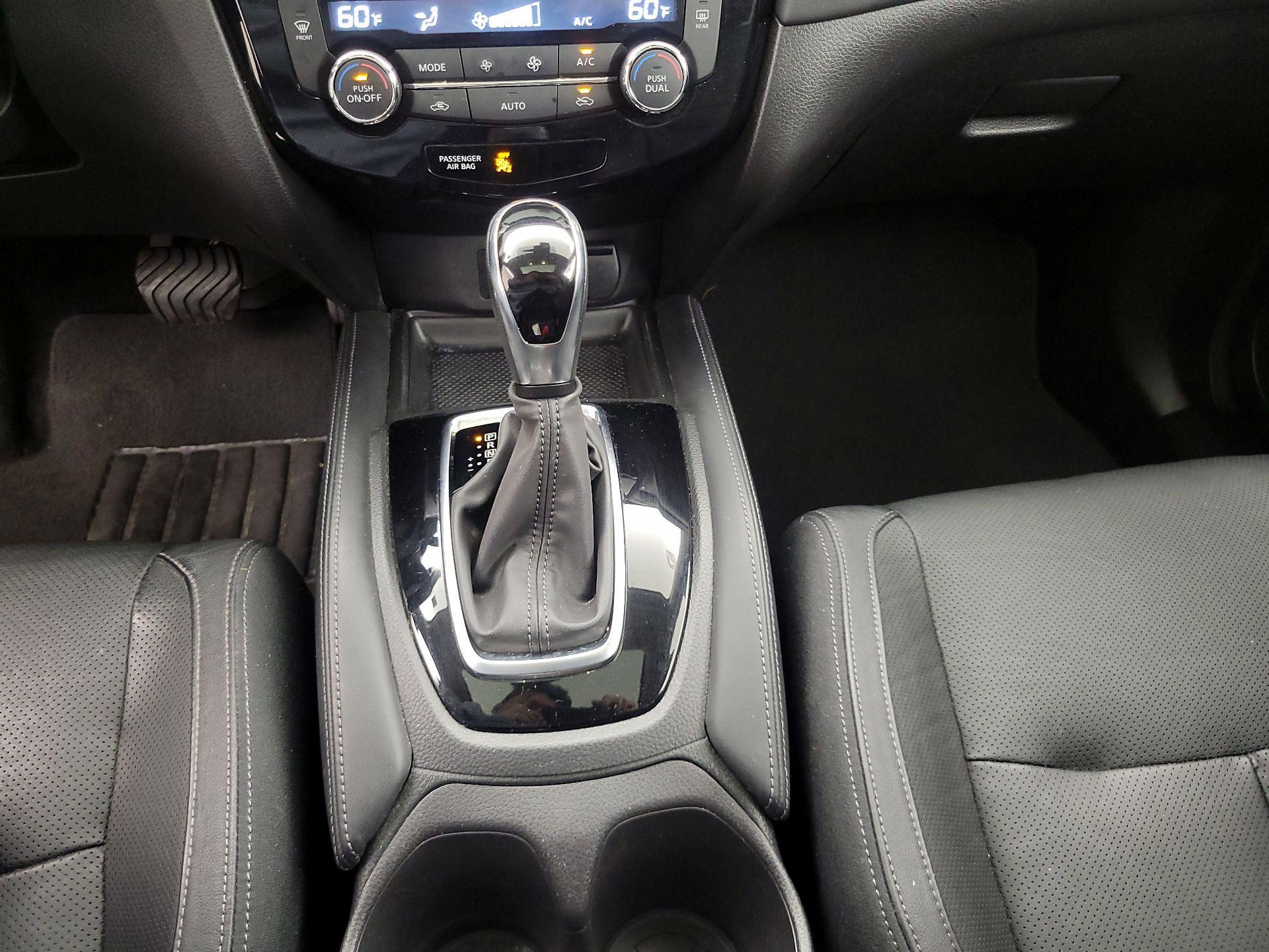 Thumbnail: 2018 Nissan Rogue - 18