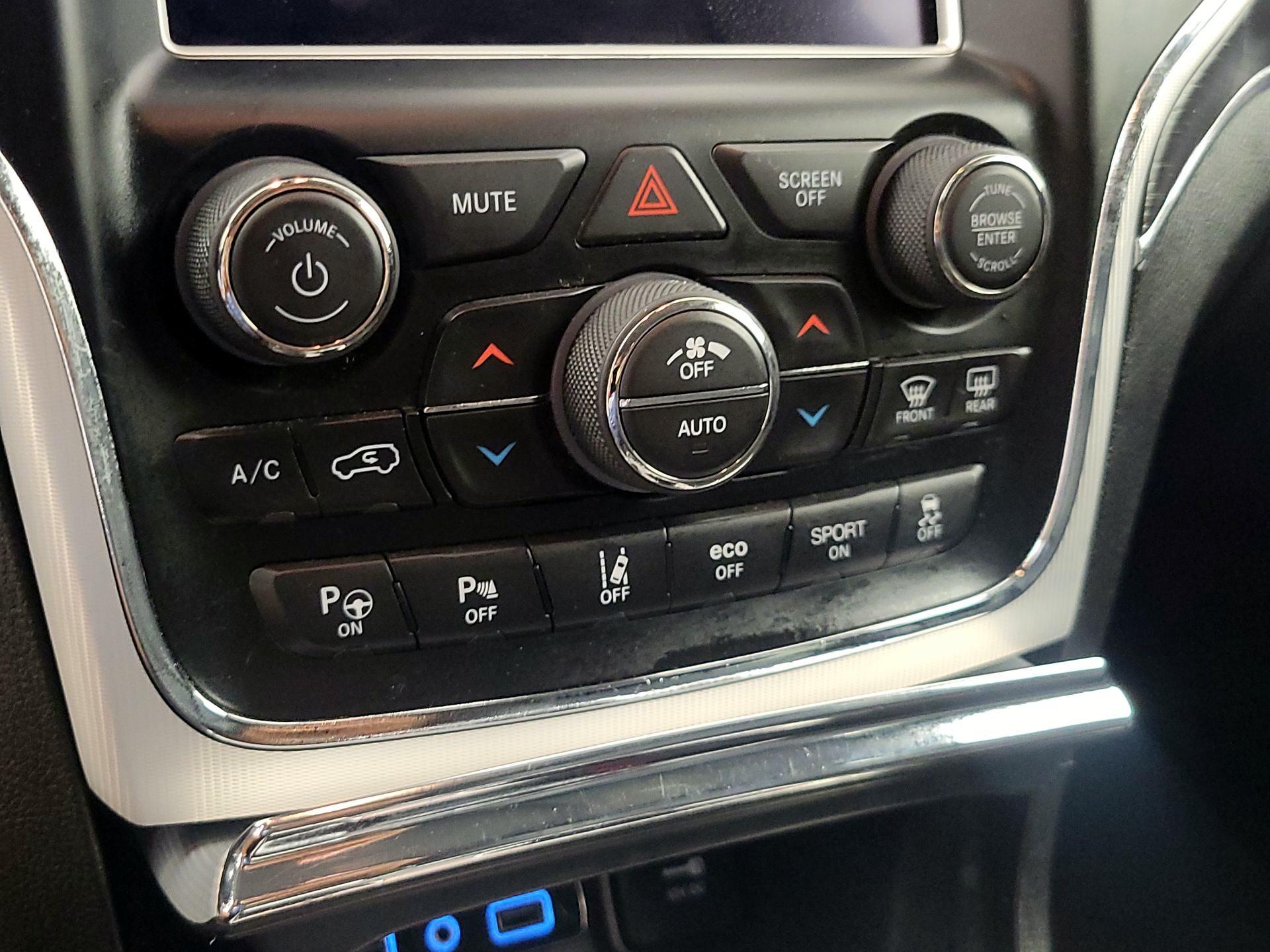 Thumbnail: 2018 Jeep Grand Cherokee - 17
