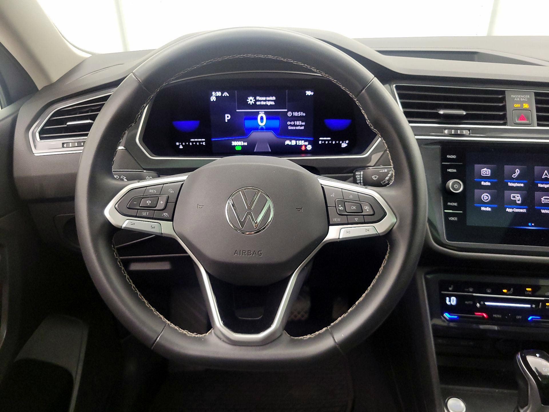 Thumbnail: 2023 Volkswagen Tiguan - 10
