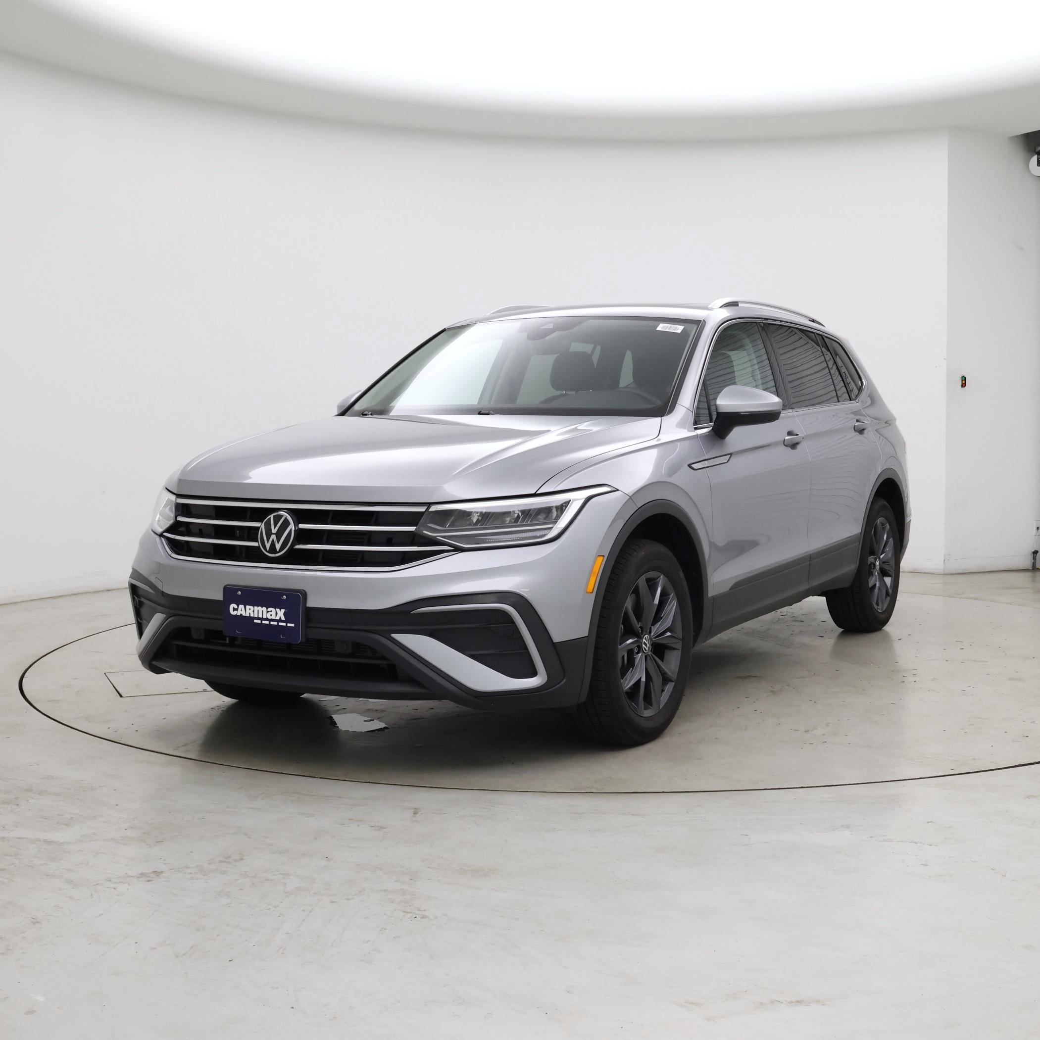Thumbnail: 2023 Volkswagen Tiguan - 4