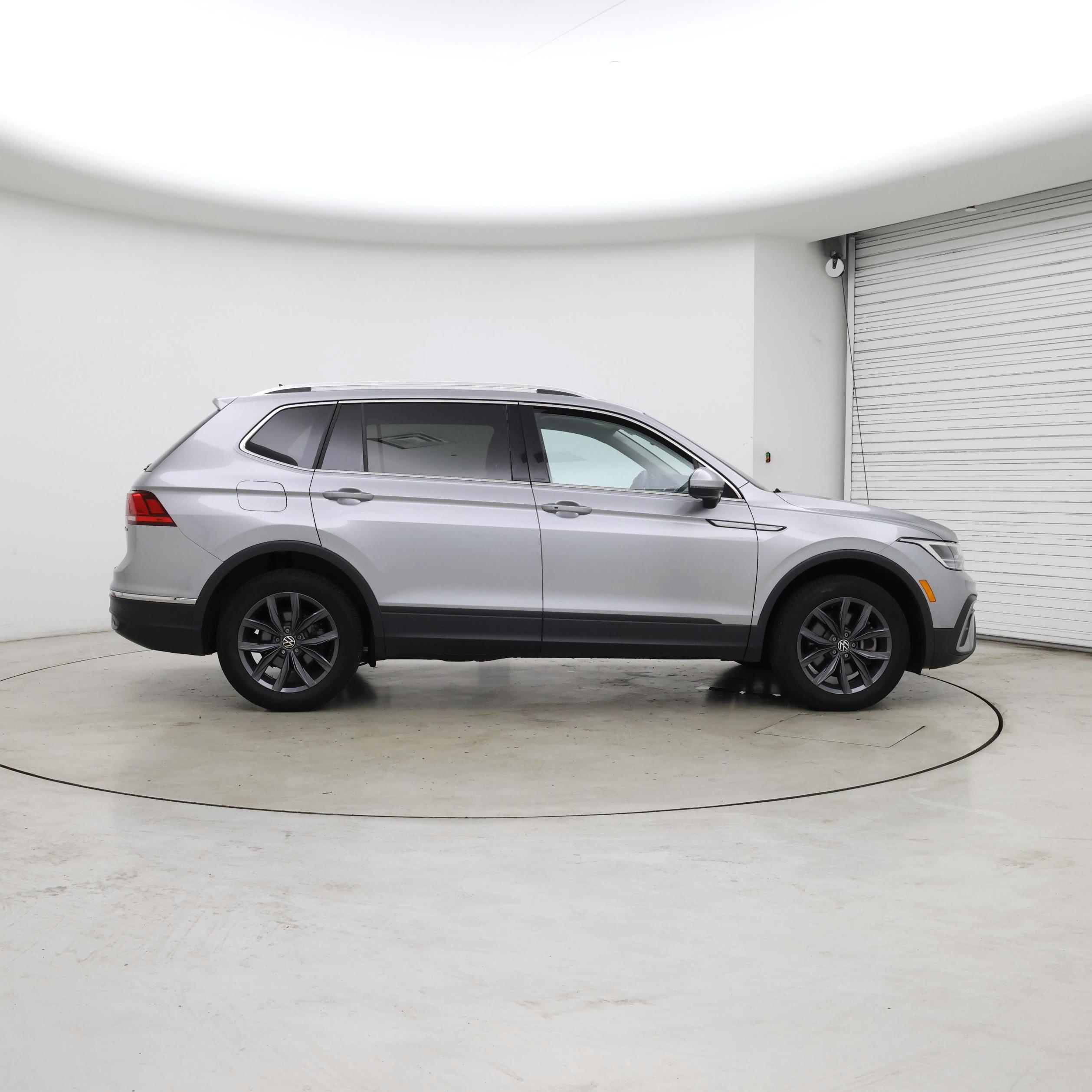 Thumbnail: 2023 Volkswagen Tiguan - 7