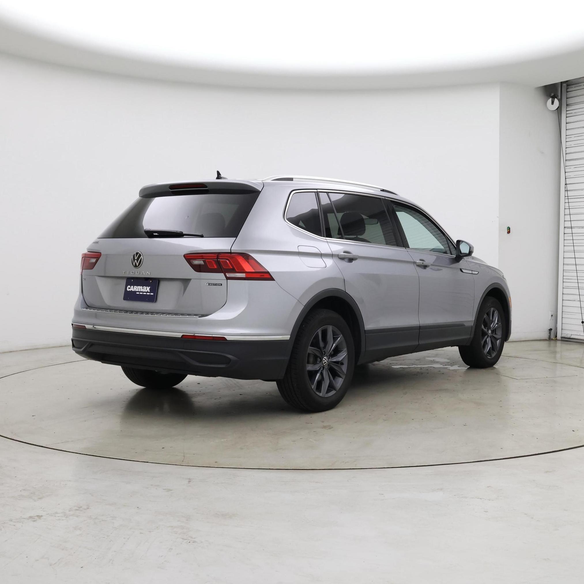 Thumbnail: 2023 Volkswagen Tiguan - 8