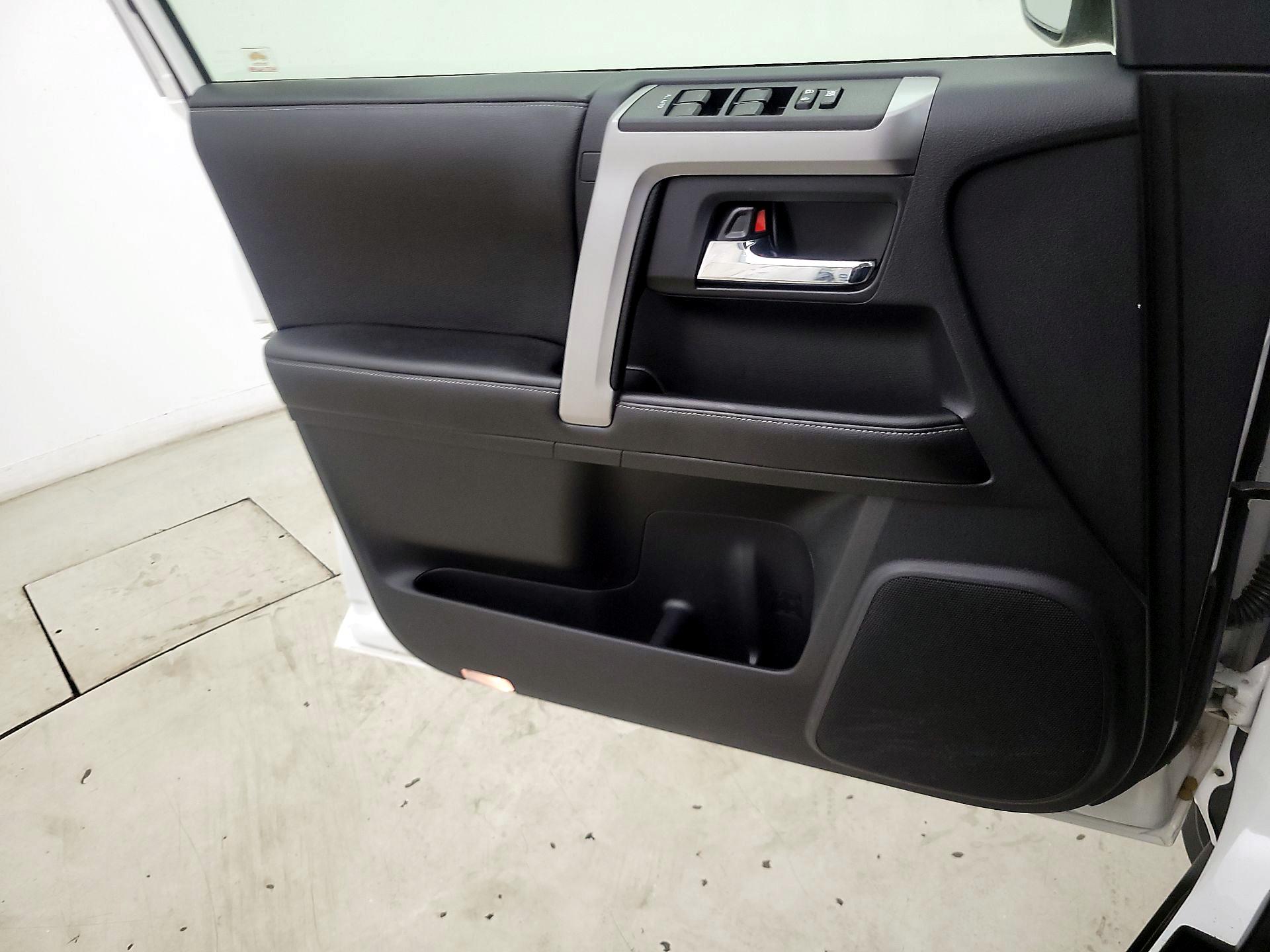 Thumbnail: 2014 Toyota 4Runner - 12