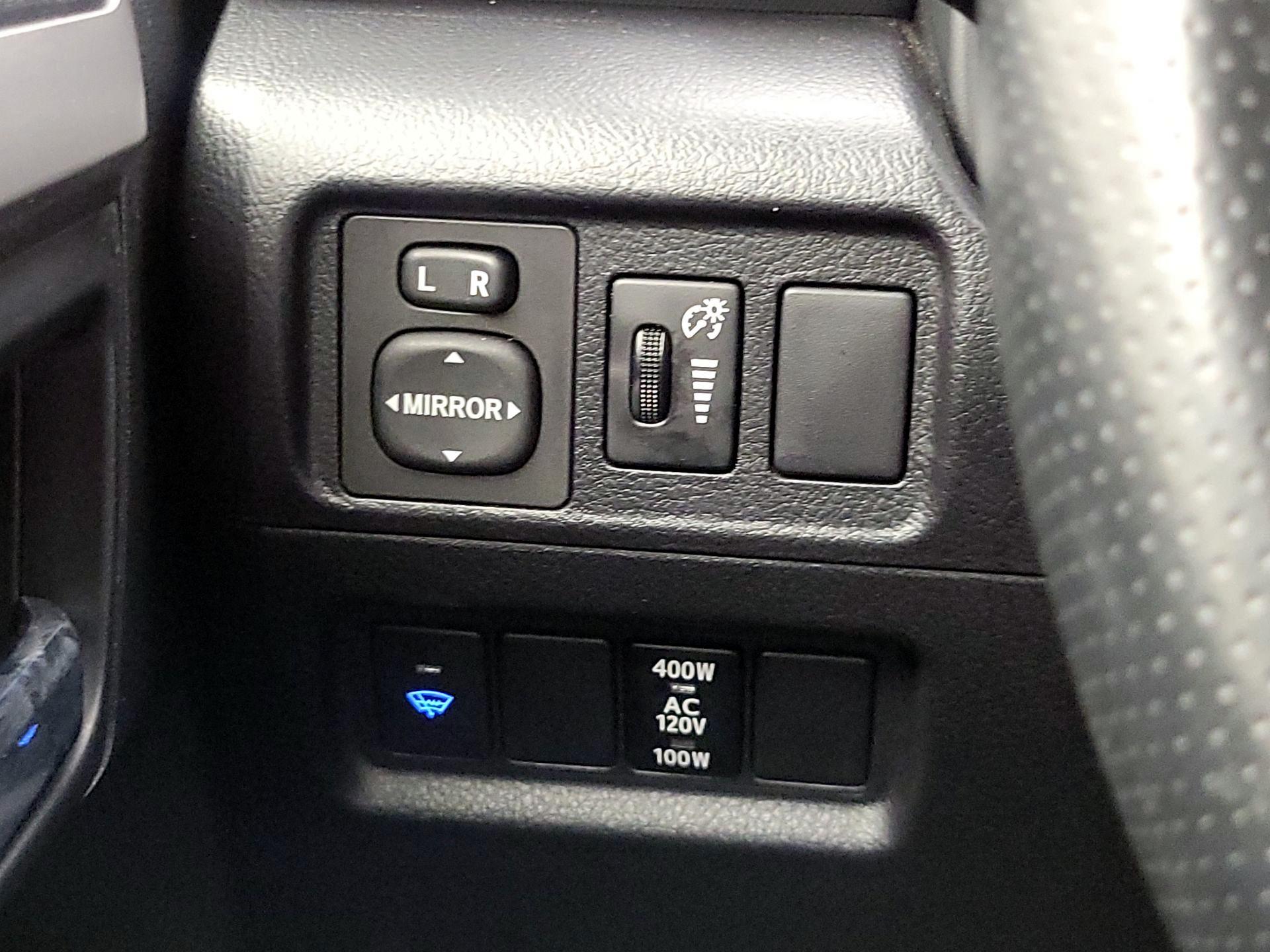 Thumbnail: 2014 Toyota 4Runner - 13