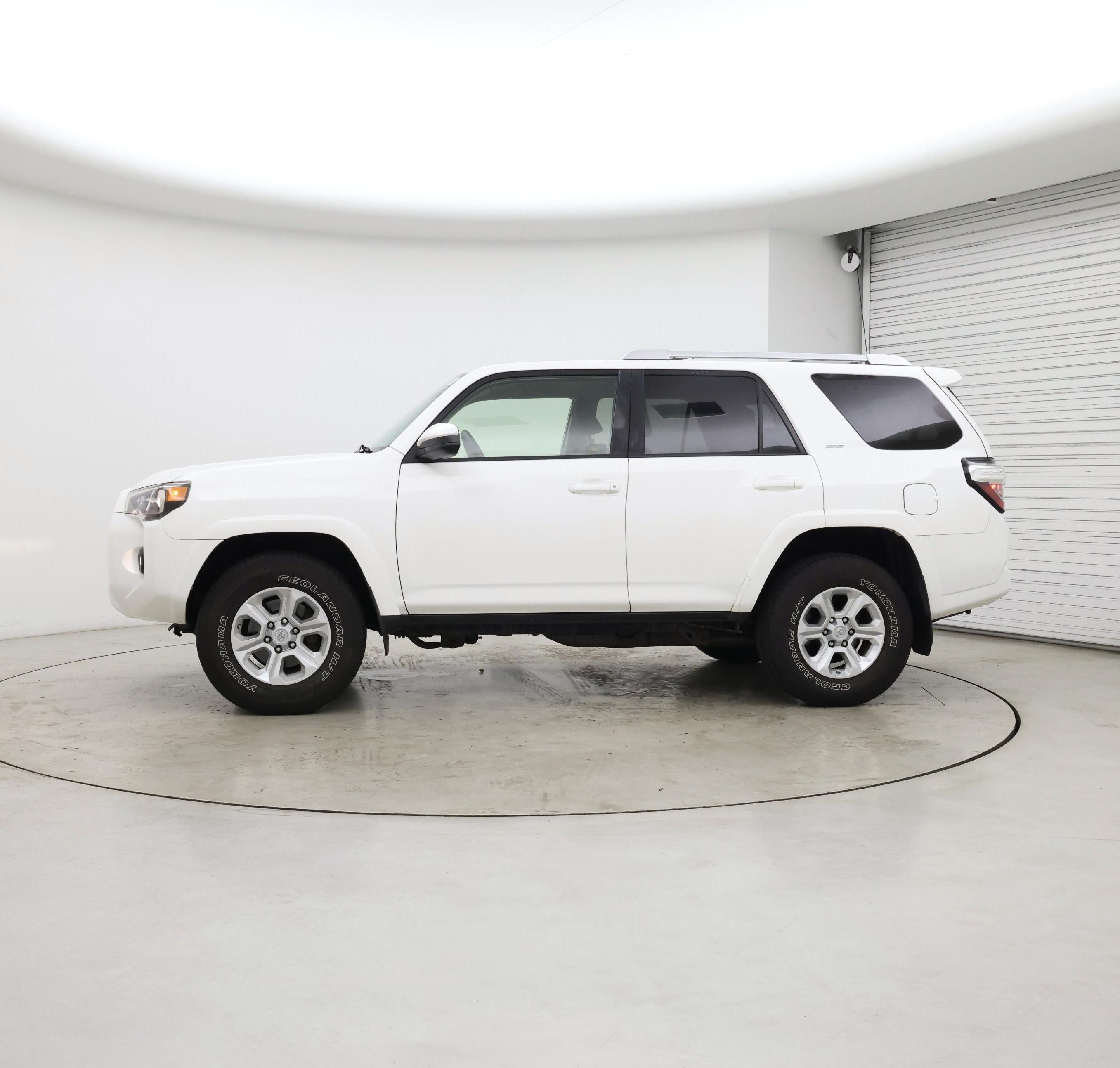 Thumbnail: 2014 Toyota 4Runner - 3