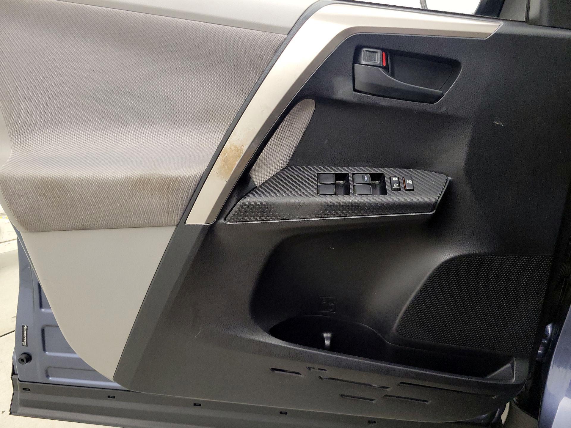 Thumbnail: 2013 Toyota RAV4 - 12